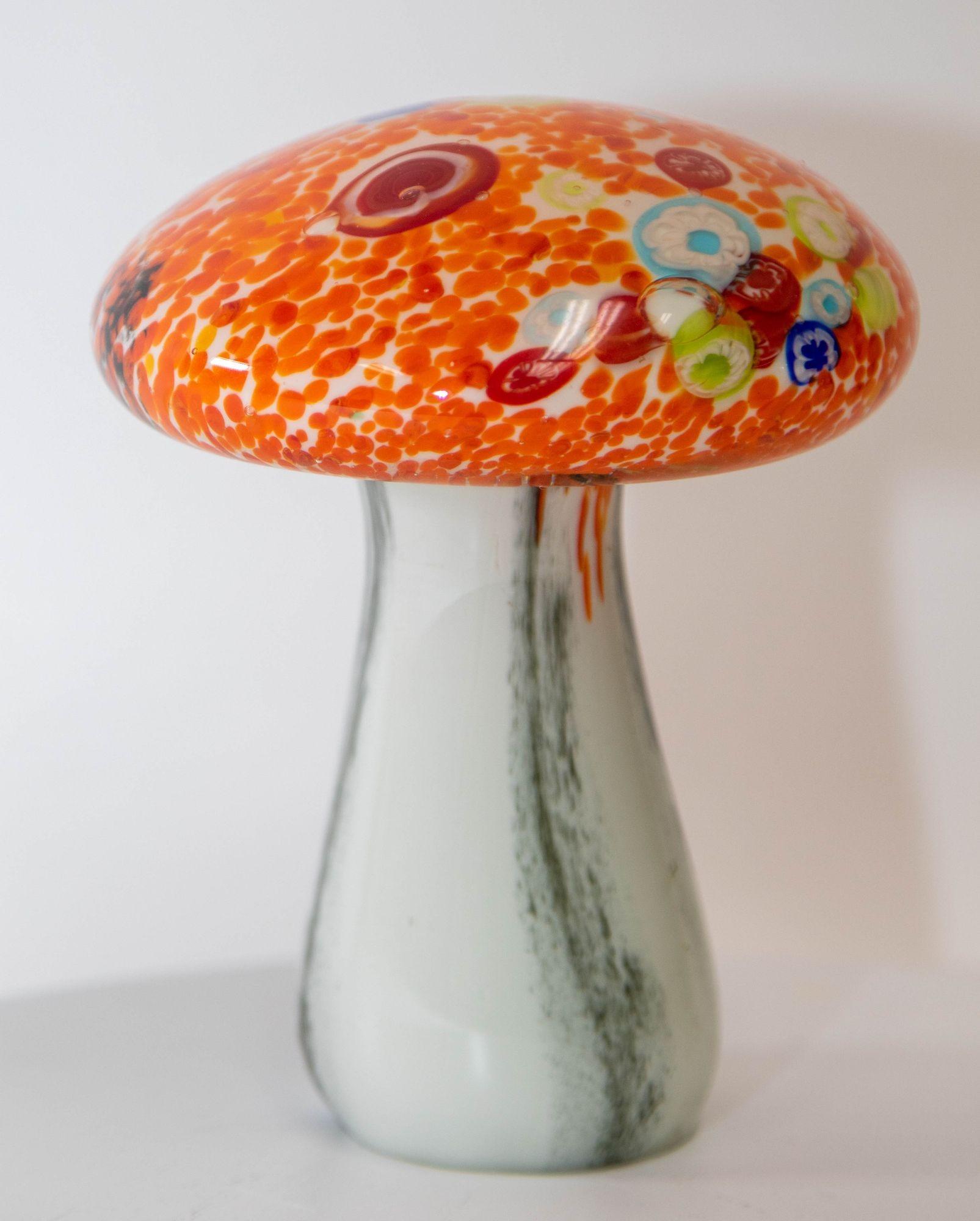 Presse-papiers d'art en verre de Murano orange champignon toadstool des années 1980 en vente 4