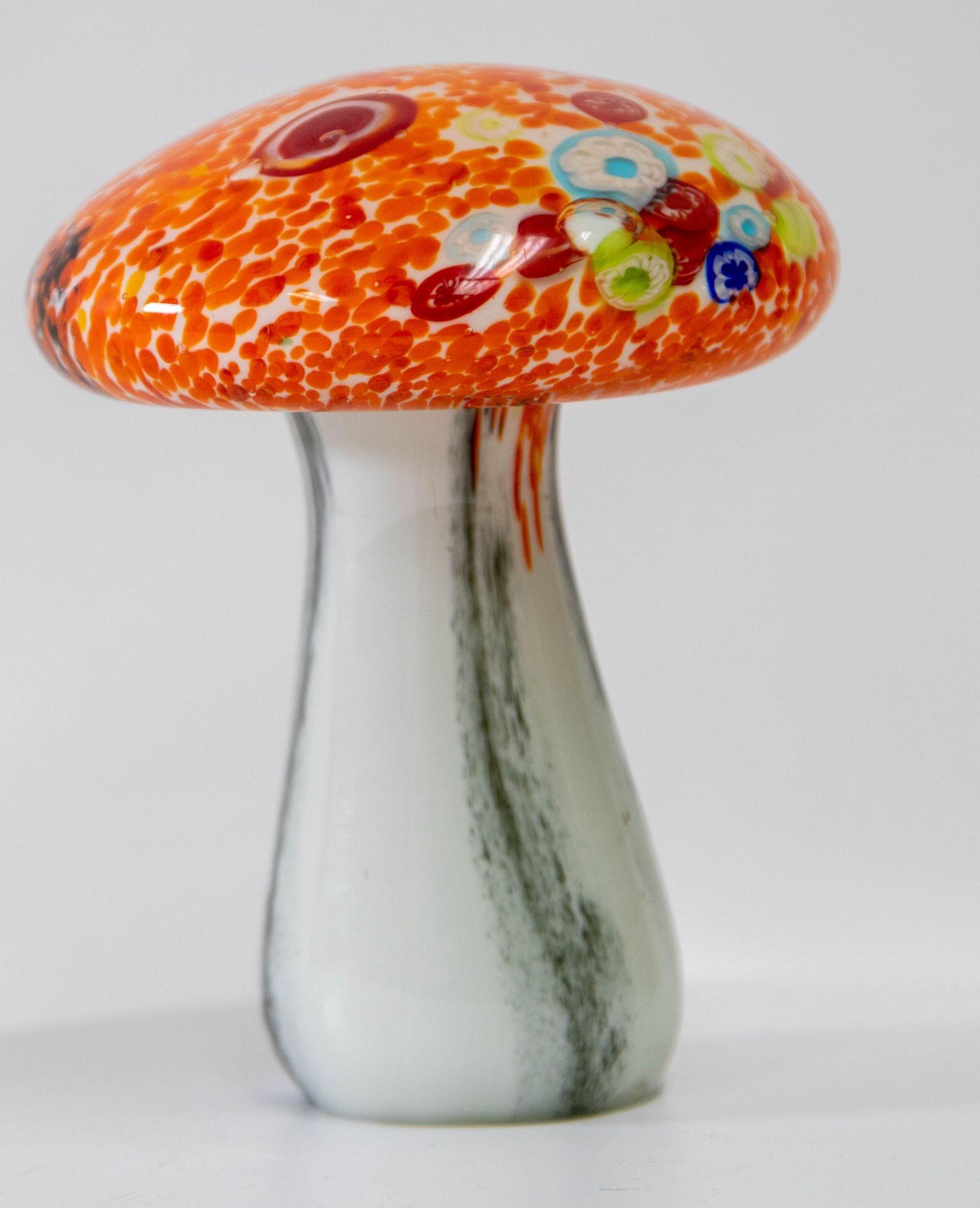 Presse-papiers d'art en verre de Murano orange champignon toadstool des années 1980 en vente 8