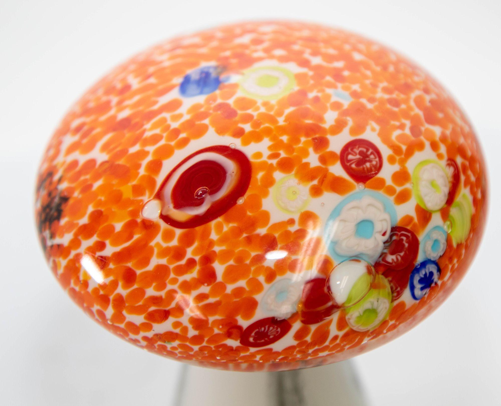 Postmoderne Presse-papiers d'art en verre de Murano orange champignon toadstool des années 1980 en vente