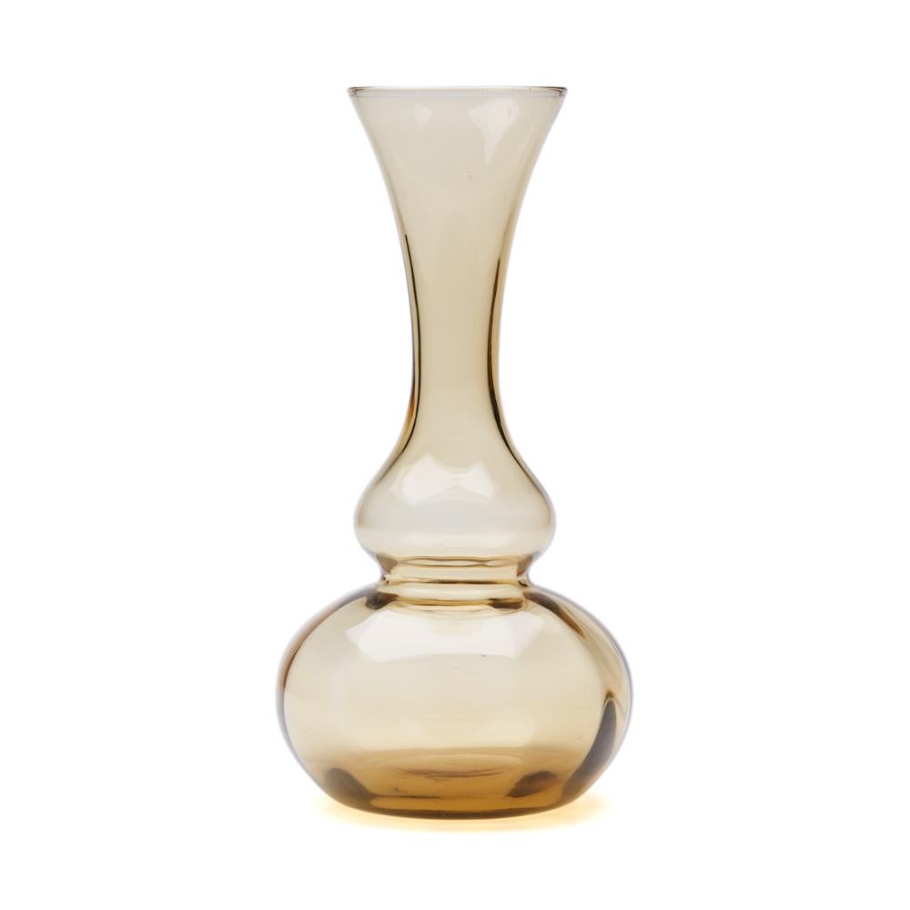An elegant and stunning vintage Murano MVM Cappelin Soffiati, ‘light blown’ bulb shaped smoke glass vase with a knop shaped horn neck. The vase has a rounded body with moulded ribbing with a double gourd style knop neck. The vase has an engraved