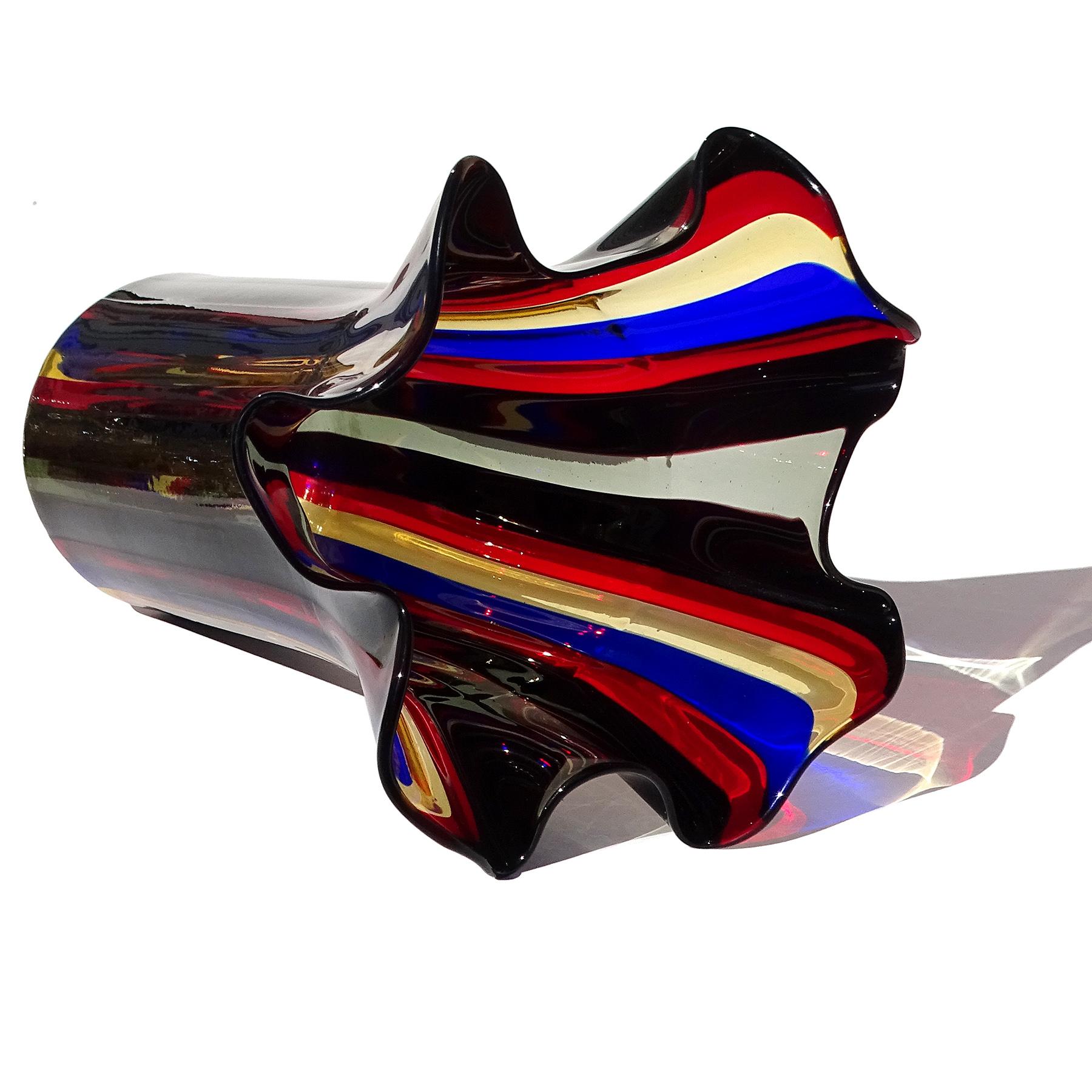 Fait main Murano Oggetti Rouge Bleu Jaune Noir Gris Vase Fazzoletto en verre d'art italien en vente