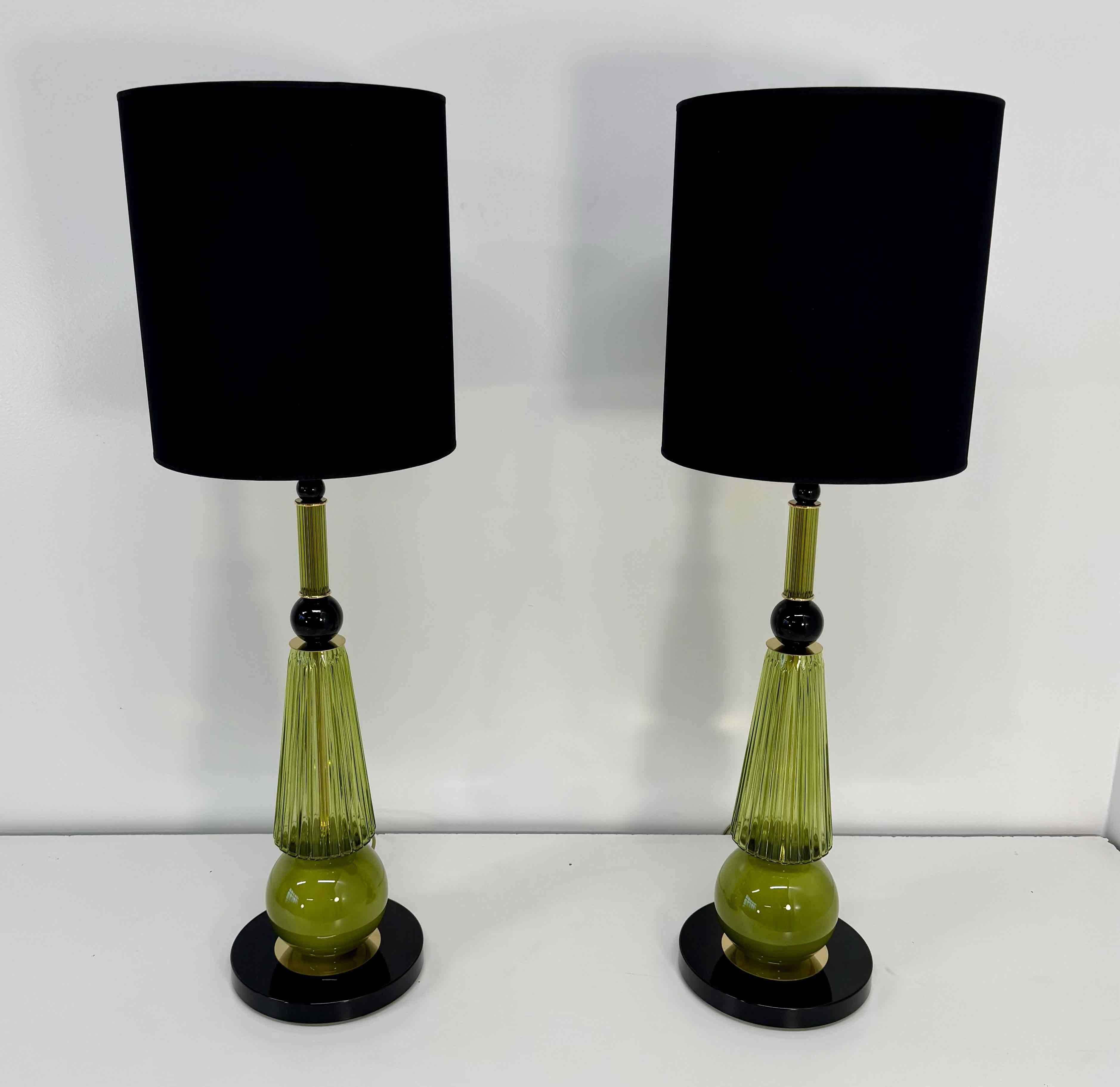 Lámparas de sobremesa de cristal negro y verde oliva de Murano, Pareja, Años 2000 Art Decó en venta