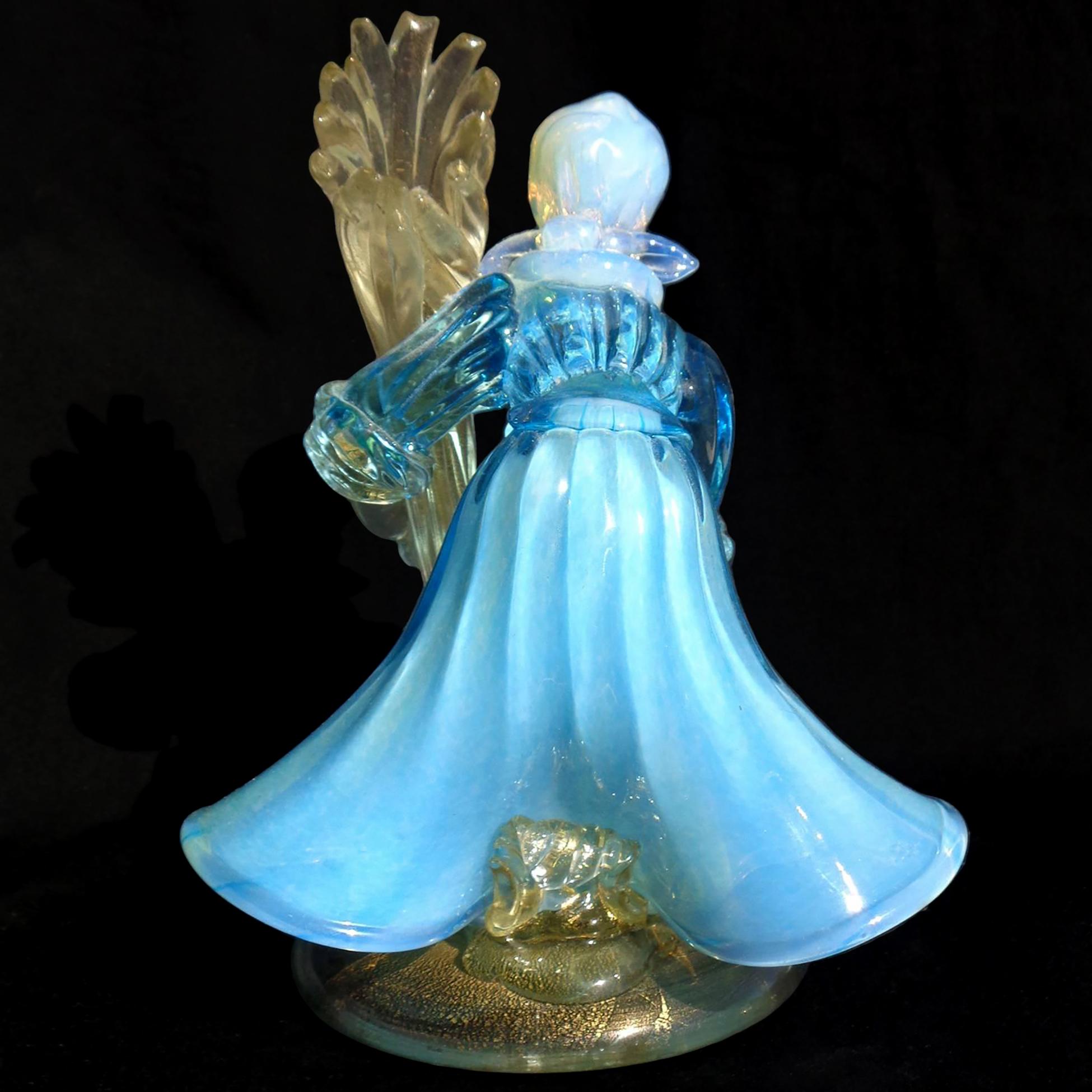 Murano Opal Blue White Gold Flecks Italian Art Glass Donna Farmer Scultura In condizioni buone in vendita a Kissimmee, FL