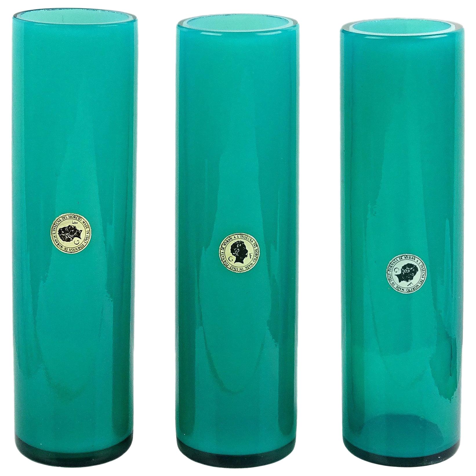 Prezzo per vaso (3 vasi disponibili). Bellissimo vaso vintage in vetro artistico italiano di Murano soffiato a mano di colore blu acqua e bianco opalescente. Documentato al designer Galliano Ferro per l'azienda Fornasa De Murano A L'Insegna Del