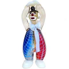 Sculpture de clown en verre d'art italien de Murano, opale blanche et mouchetures d'or rouge et bleue