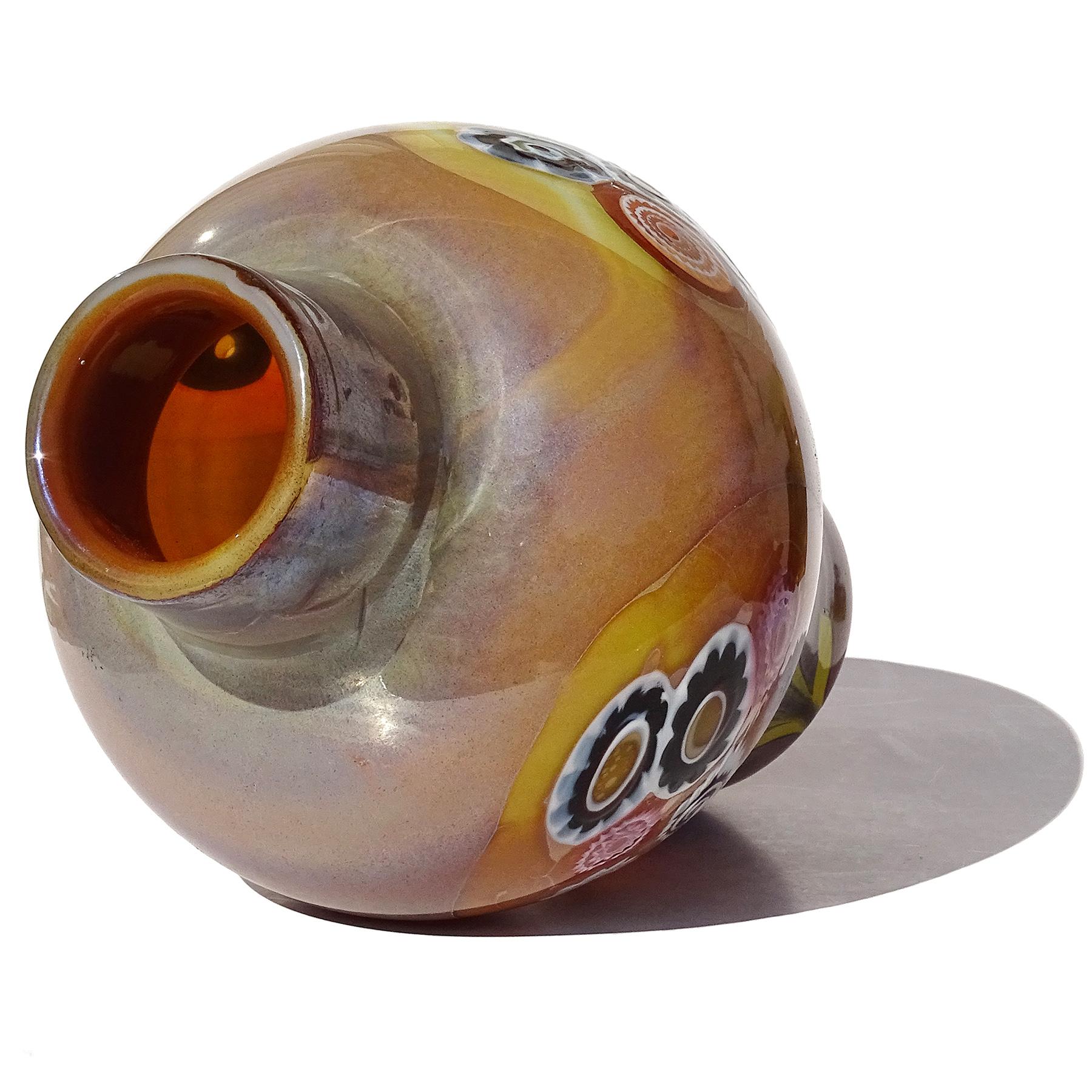 Italienische Murano-Kunstglasvase mit opalisierendem Chalcedon Millefiori-Blumenmuster und Murrines aus Muranoglas im Angebot 3