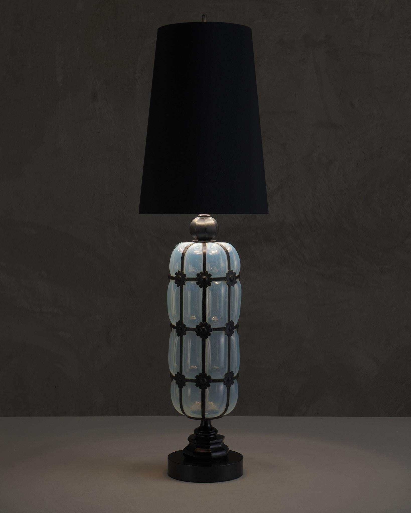 italien Lampe de table Murano opalescente (Girasol) du milieu du siècle dernier en vente