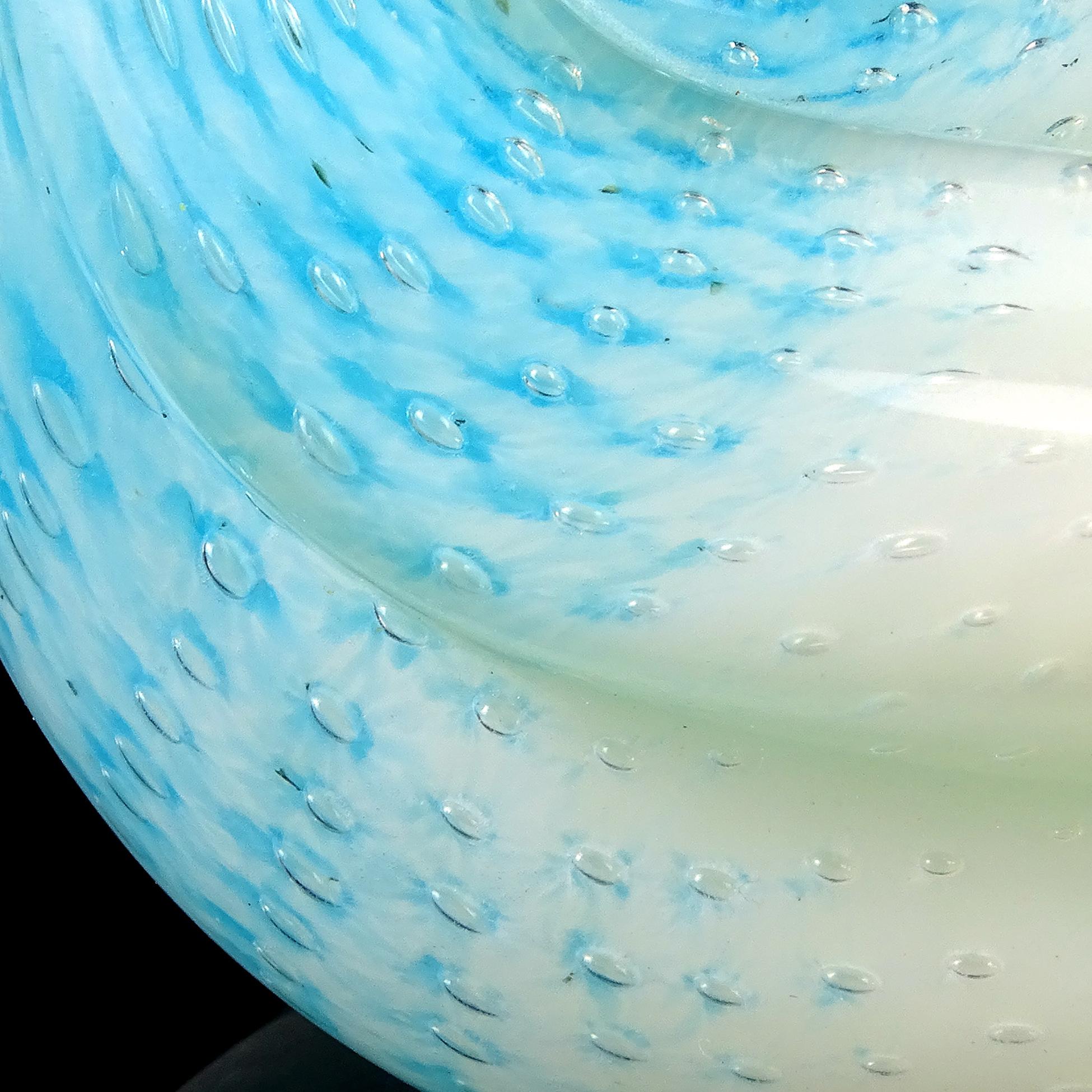 Murano Opalescent Weiß Blau Blasen Italienische Kunst Glas Taube Vogel Figurinen (20. Jahrhundert) im Angebot