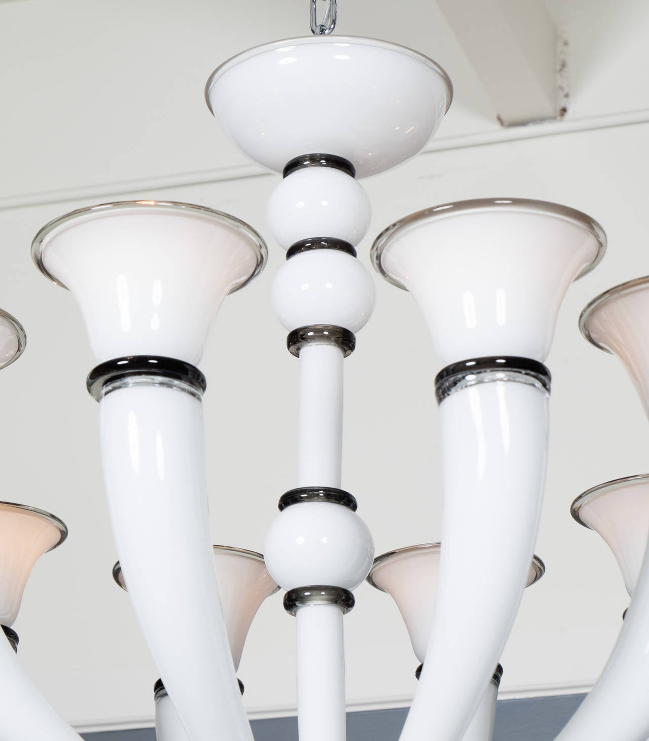 Art Déco Lampadario in vetro opalino di Murano in vendita