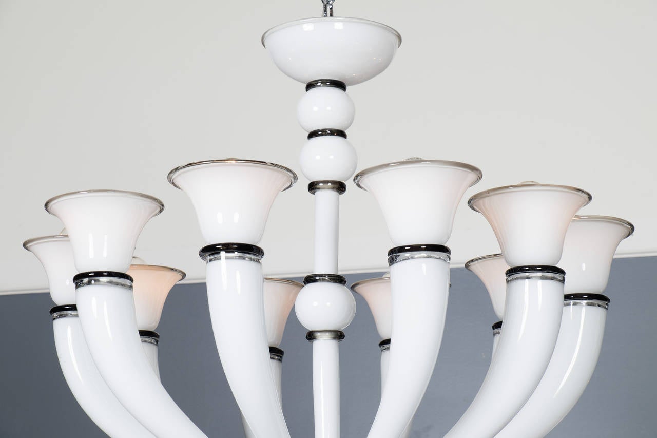 Lampadario in vetro opalino di Murano In condizioni Nuovo in vendita a Austin, TX
