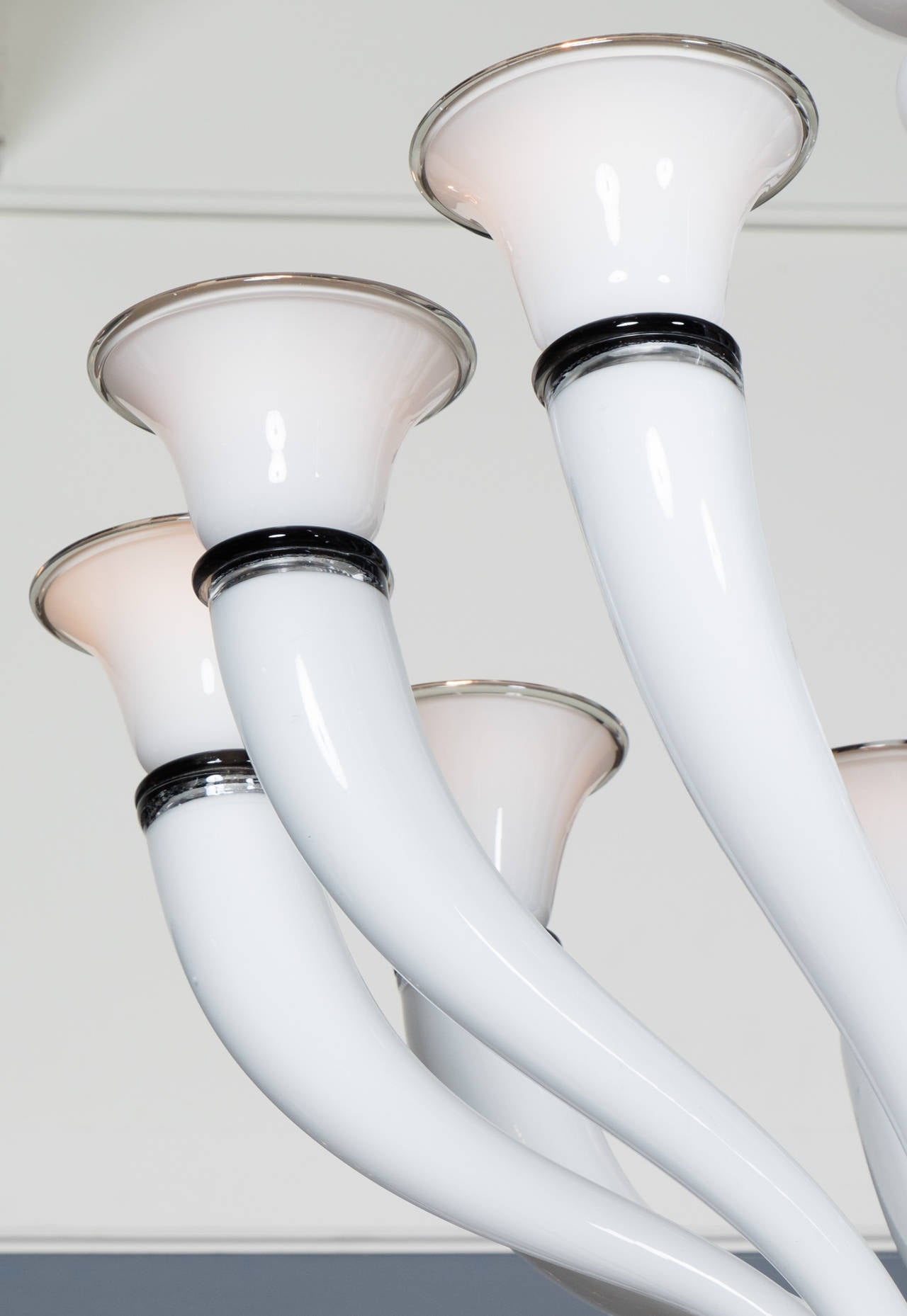 XXI secolo e contemporaneo Lampadario in vetro opalino di Murano in vendita