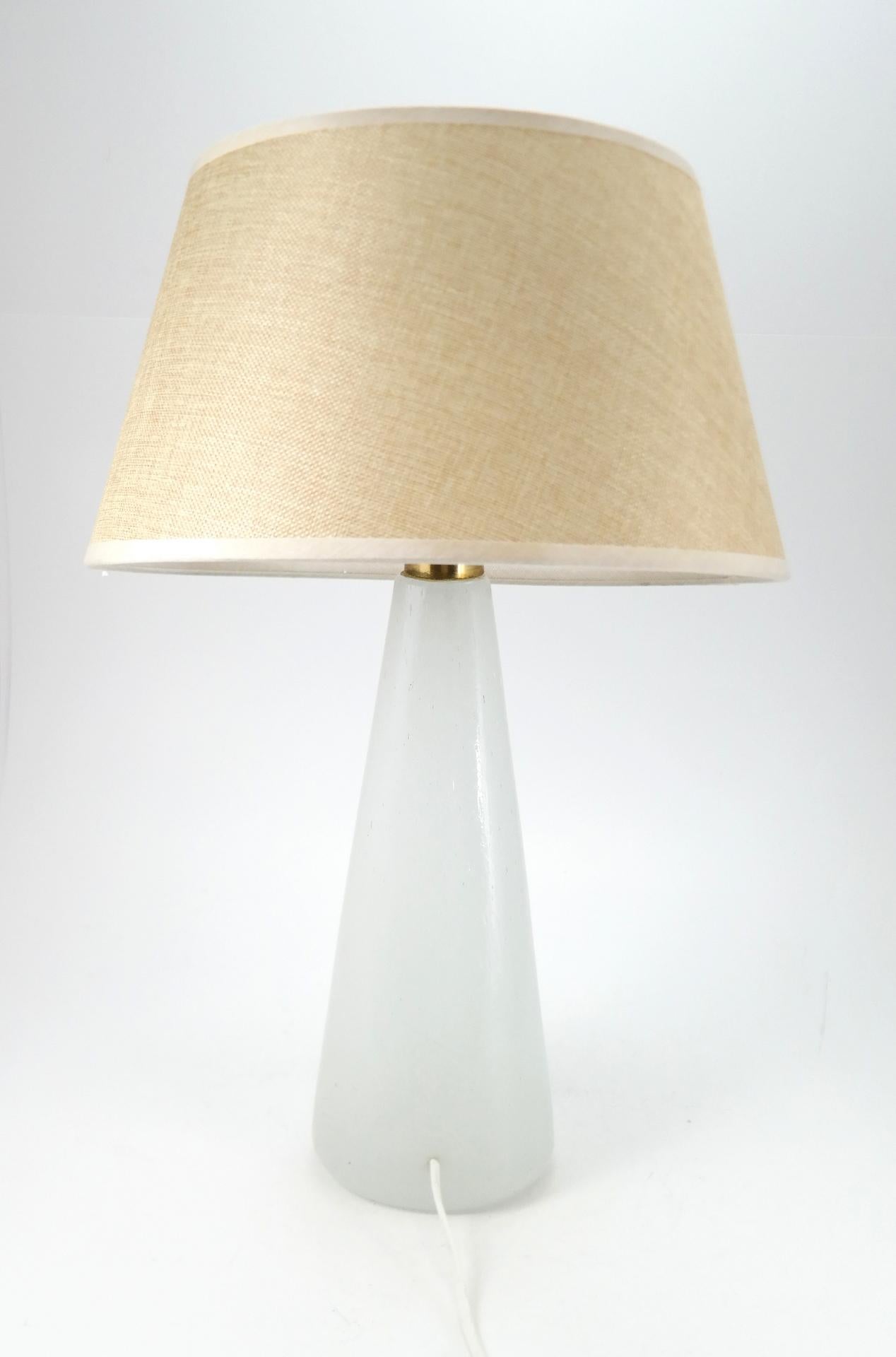 Heavy, massive glass Murano Opaline glass table lamp, with brass fitting. In great condition, from the 1970s.