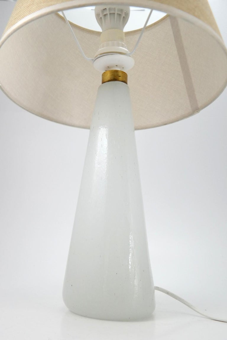 Murano Opaline Glass Table Lamp, 1970s In Good Condition For Sale In Budapest, HU