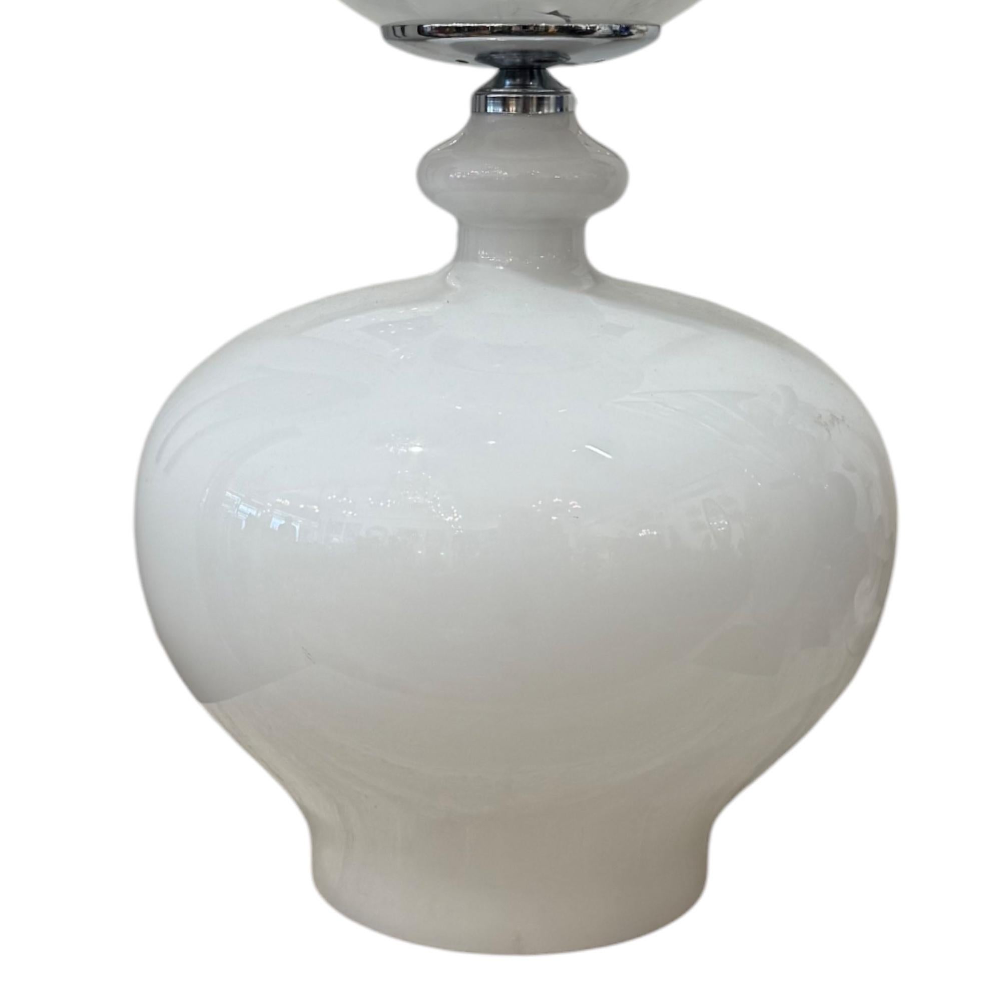 Mid-Century Modern Murano Opaline Glass Table Lamp Attributed to Carlo Nason, 20 Century For Sale