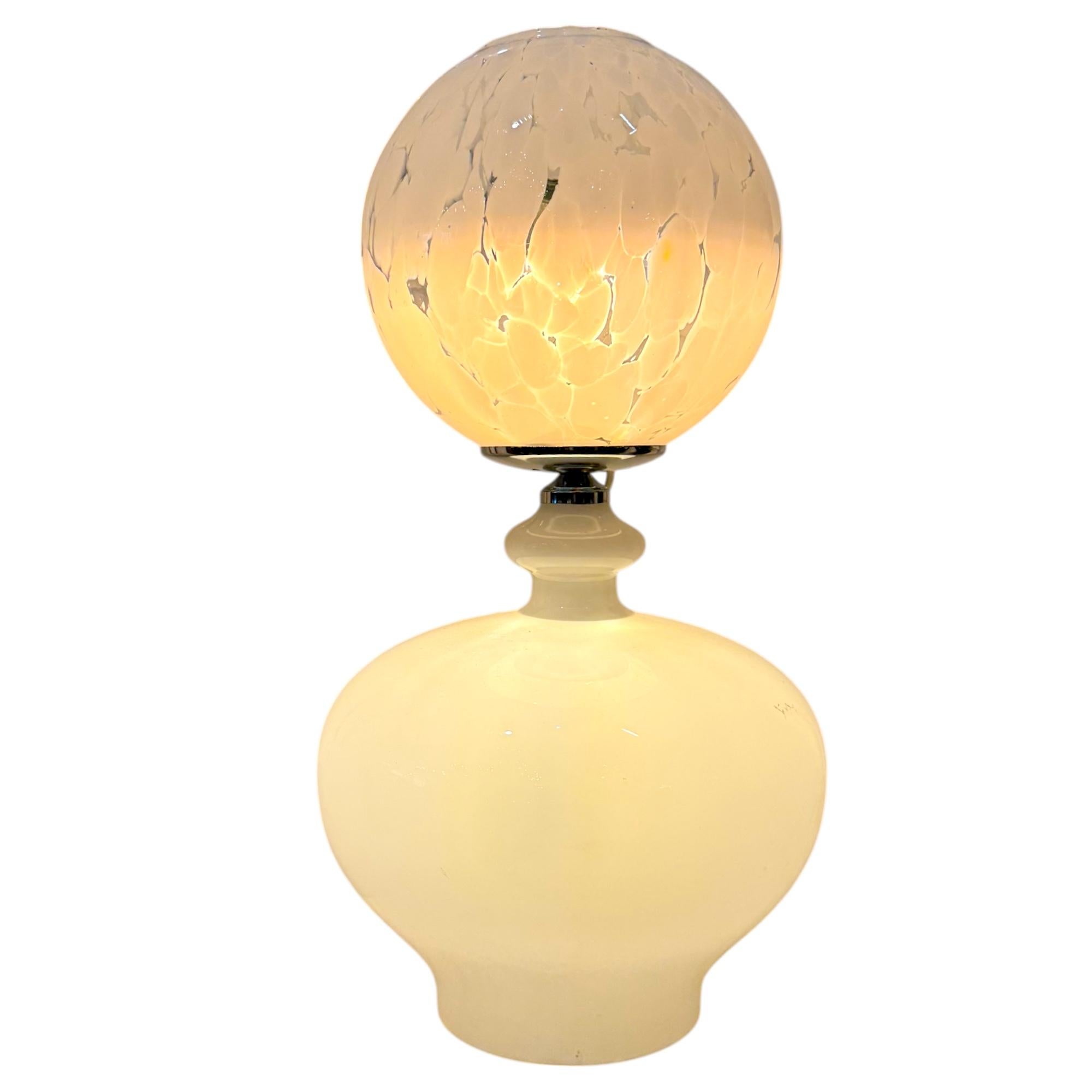 Murano Opaline Glass Table Lamp Attributed to Carlo Nason, 20 Century In Good Condition For Sale In NICE, FR