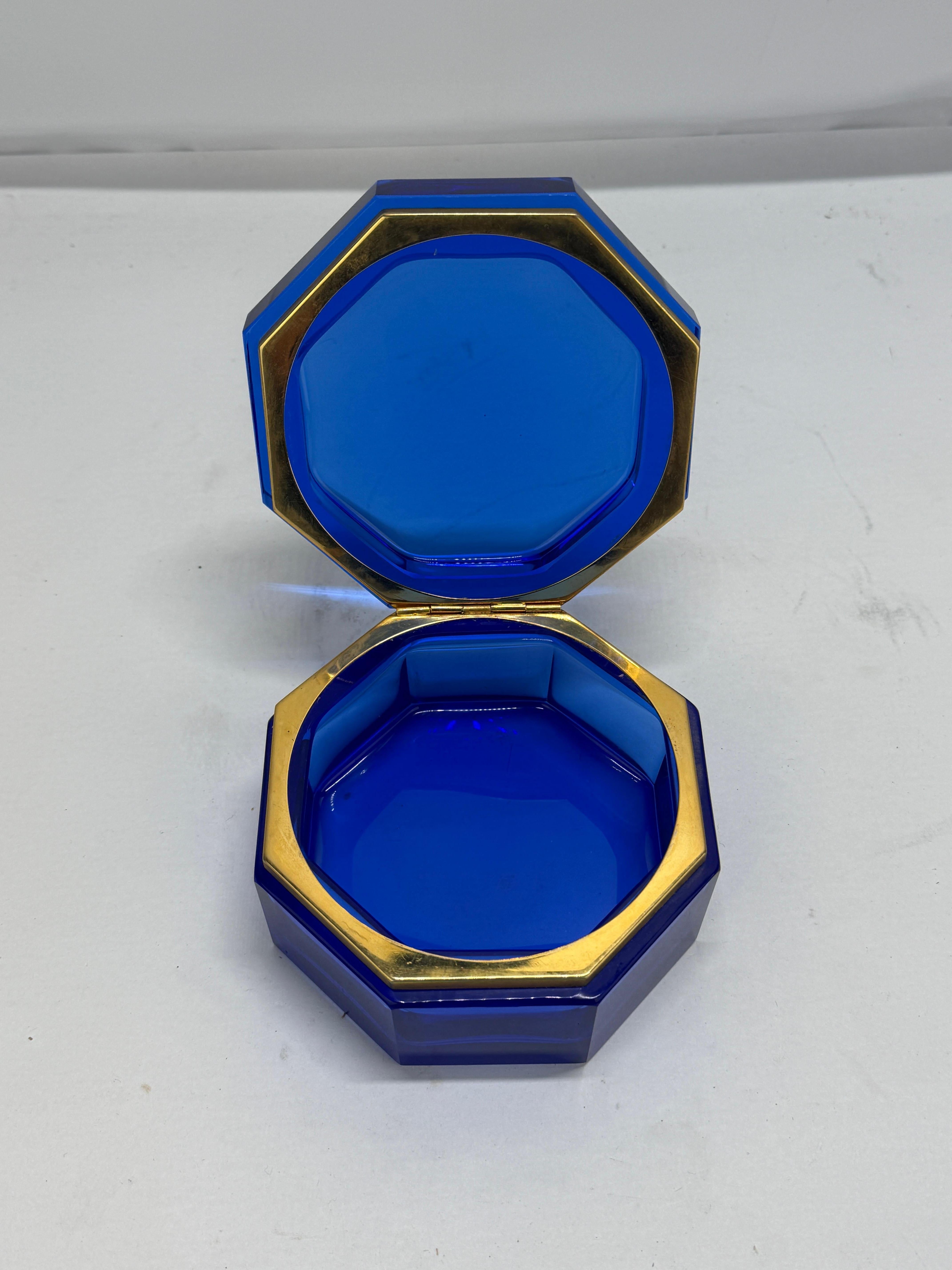 Mid-Century Modern Coffret octogonal en verre bleu cobalt de Murano ou de France, vers 1960-1980 en vente