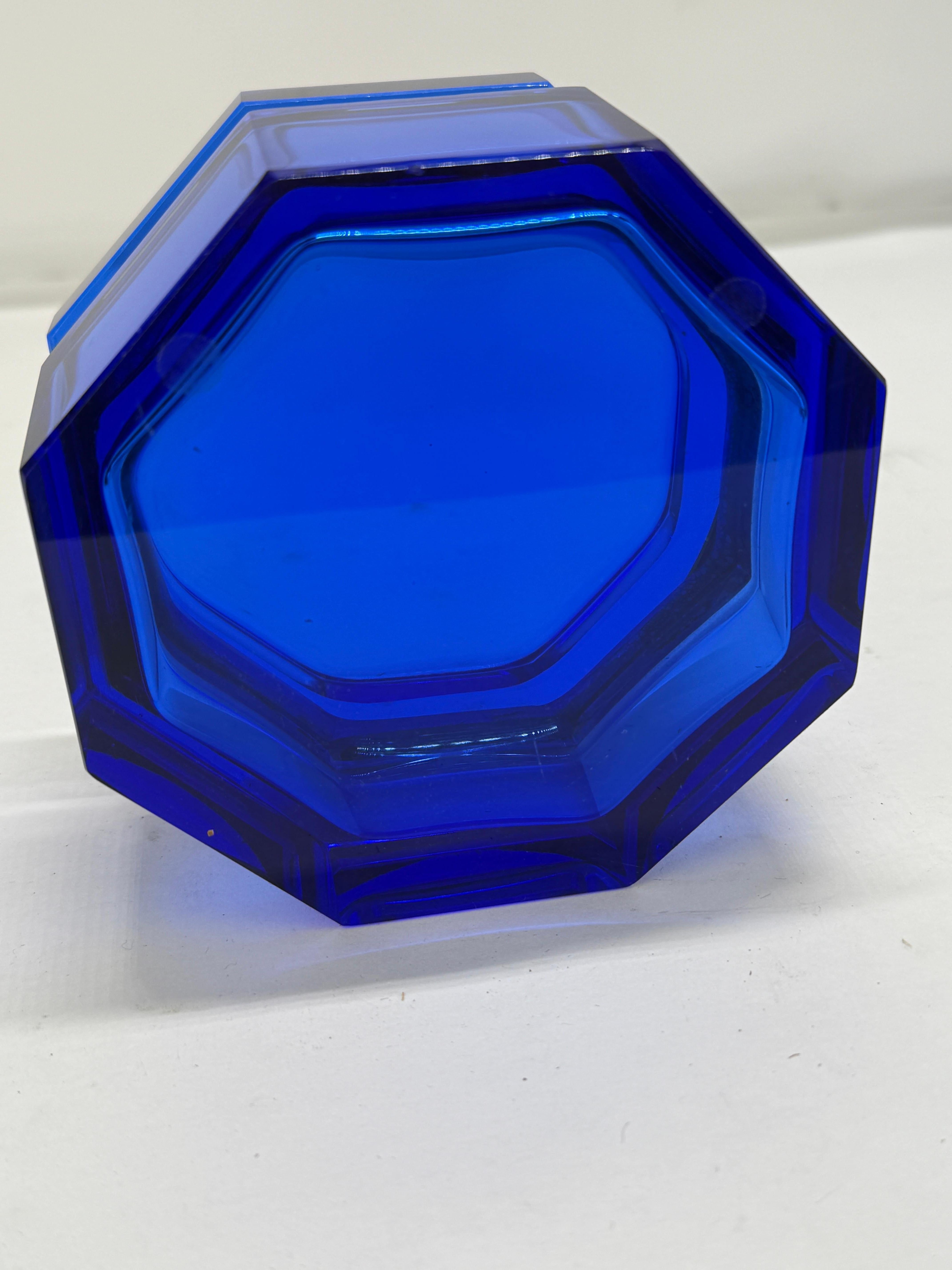 20ième siècle Coffret octogonal en verre bleu cobalt de Murano ou de France, vers 1960-1980 en vente