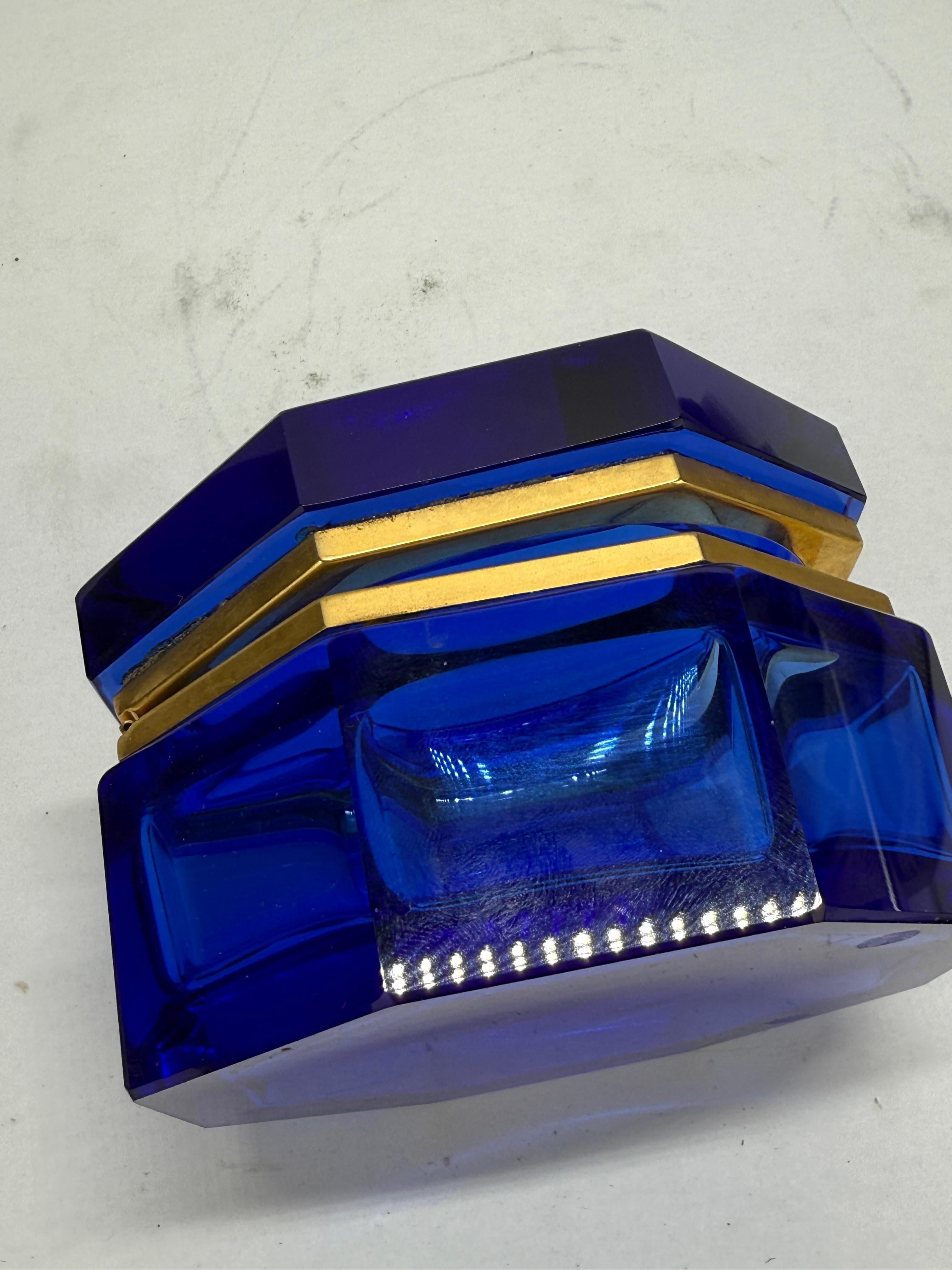 Verre d'art Coffret octogonal en verre bleu cobalt de Murano ou de France, vers 1960-1980 en vente