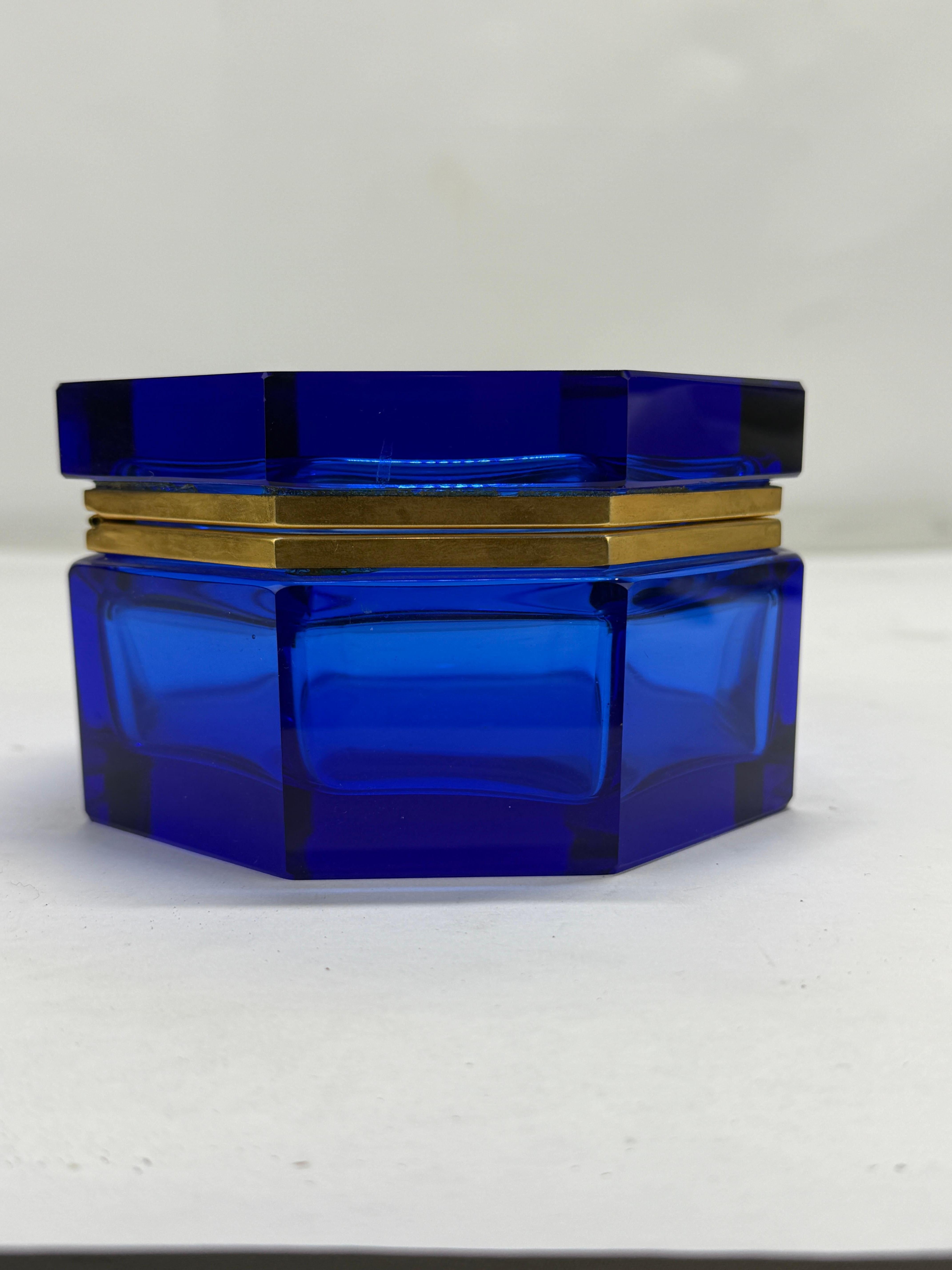 Coffret octogonal en verre bleu cobalt de Murano ou de France, vers 1960-1980 en vente 1