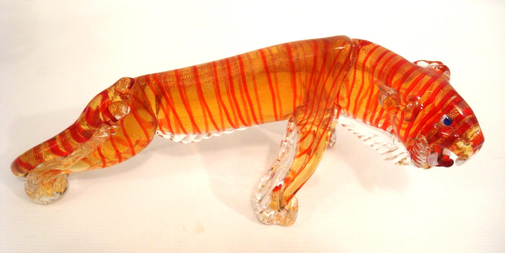 Italienische Tigerfigur-Skulptur aus Murano-Kunstglas mit orangefarbenen und goldenen Flecken aus Muranoglas im Angebot 5