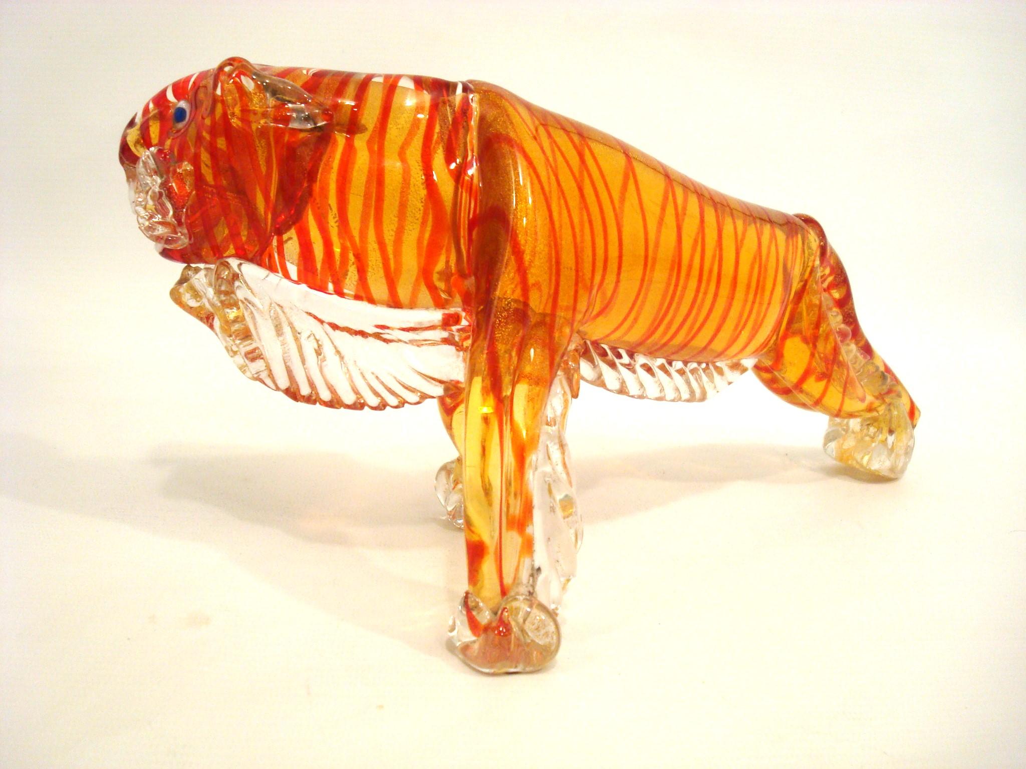 Italienische Tigerfigur-Skulptur aus Murano-Kunstglas mit orangefarbenen und goldenen Flecken aus Muranoglas im Angebot 3