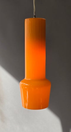 Lampada a sospensione in vetro arancione di Murano, attribuita a Venini, Italia, anni '70