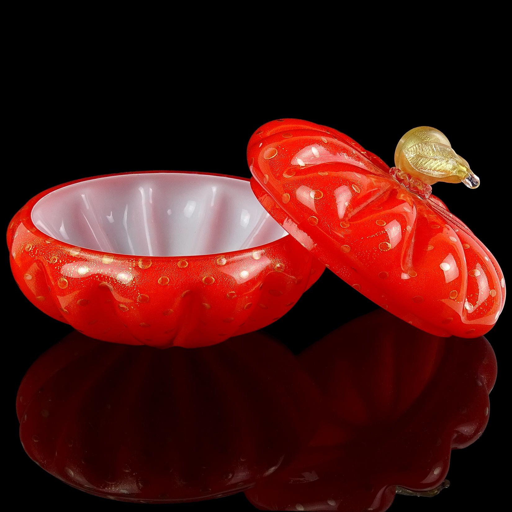 Italienisches Kunstglas-Kosmetikkoffergefäß aus Muranoglas in Orange mit Goldflecken und Blasen in Birnenform (Handgefertigt) im Angebot