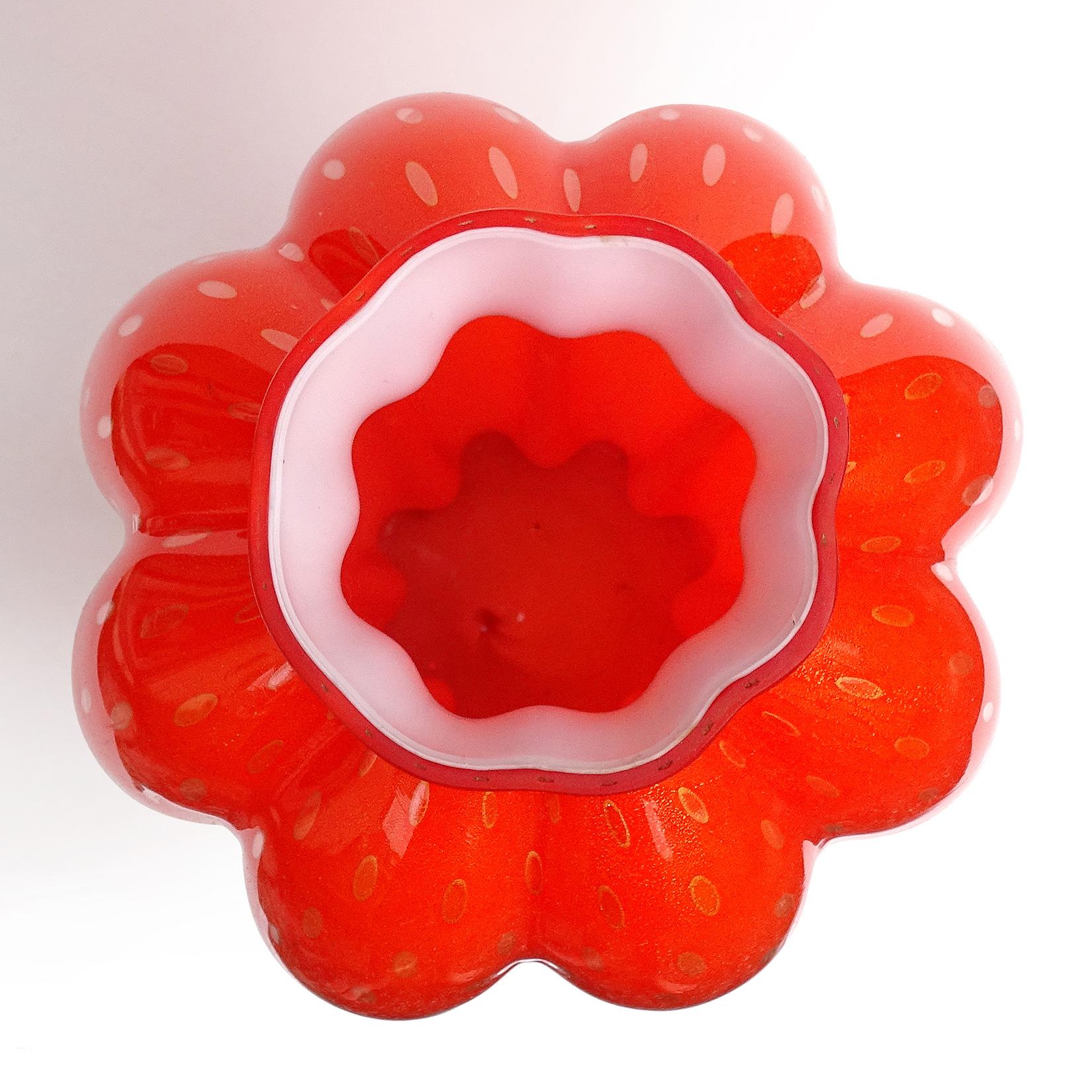 Florero de cristal artístico italiano Murano Naranja Motas de Oro Burbujas Controladas Moderno de mediados de siglo en venta
