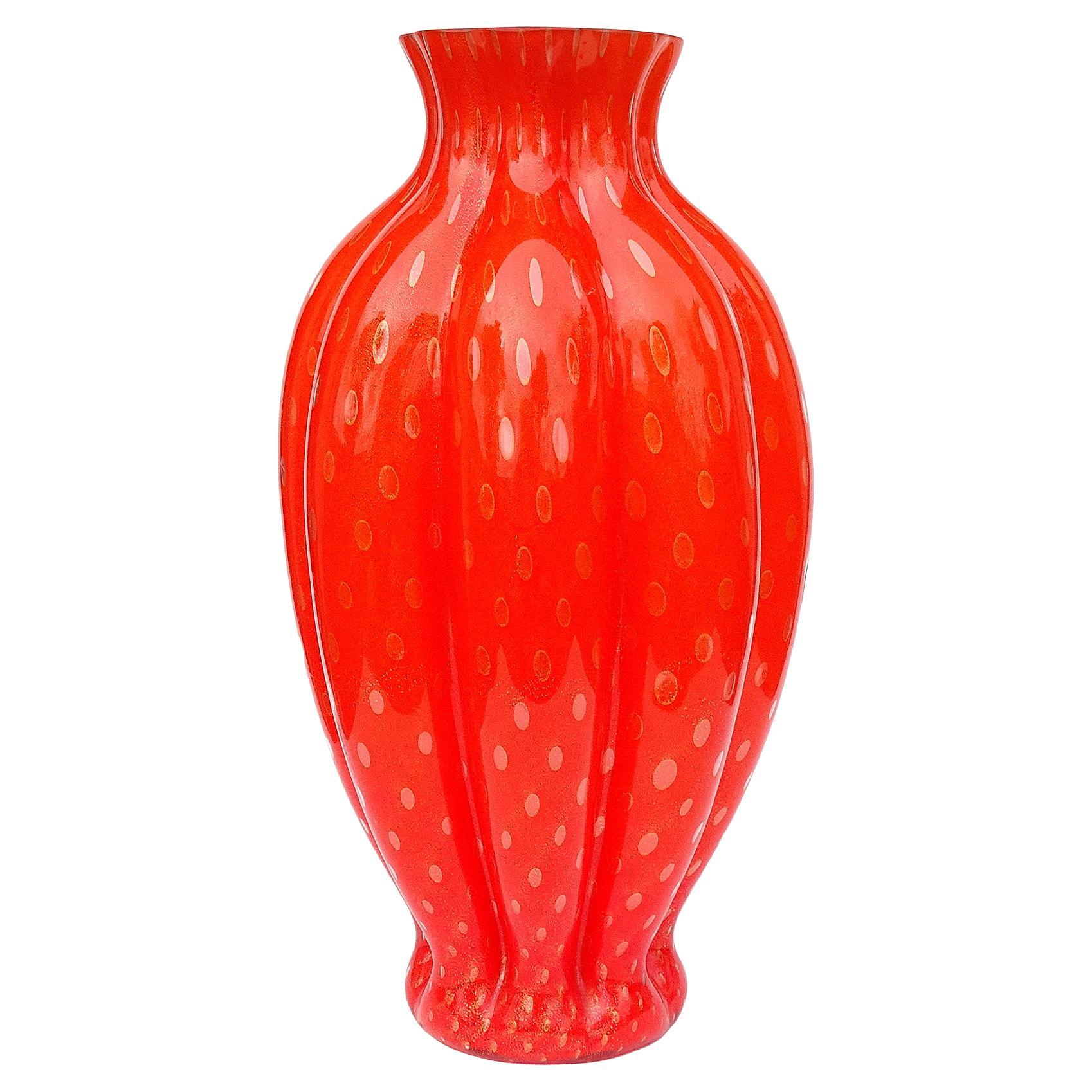 Vase à fleurs en verre d'art italien de Murano orange, mouchetures dorées et bulles contrôlées