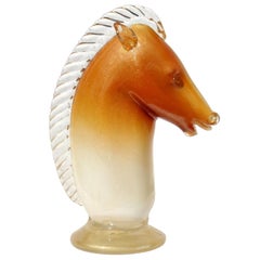 Figura di testa di cavallo in vetro artistico italiano di Murano con sfumatura arancione e oro