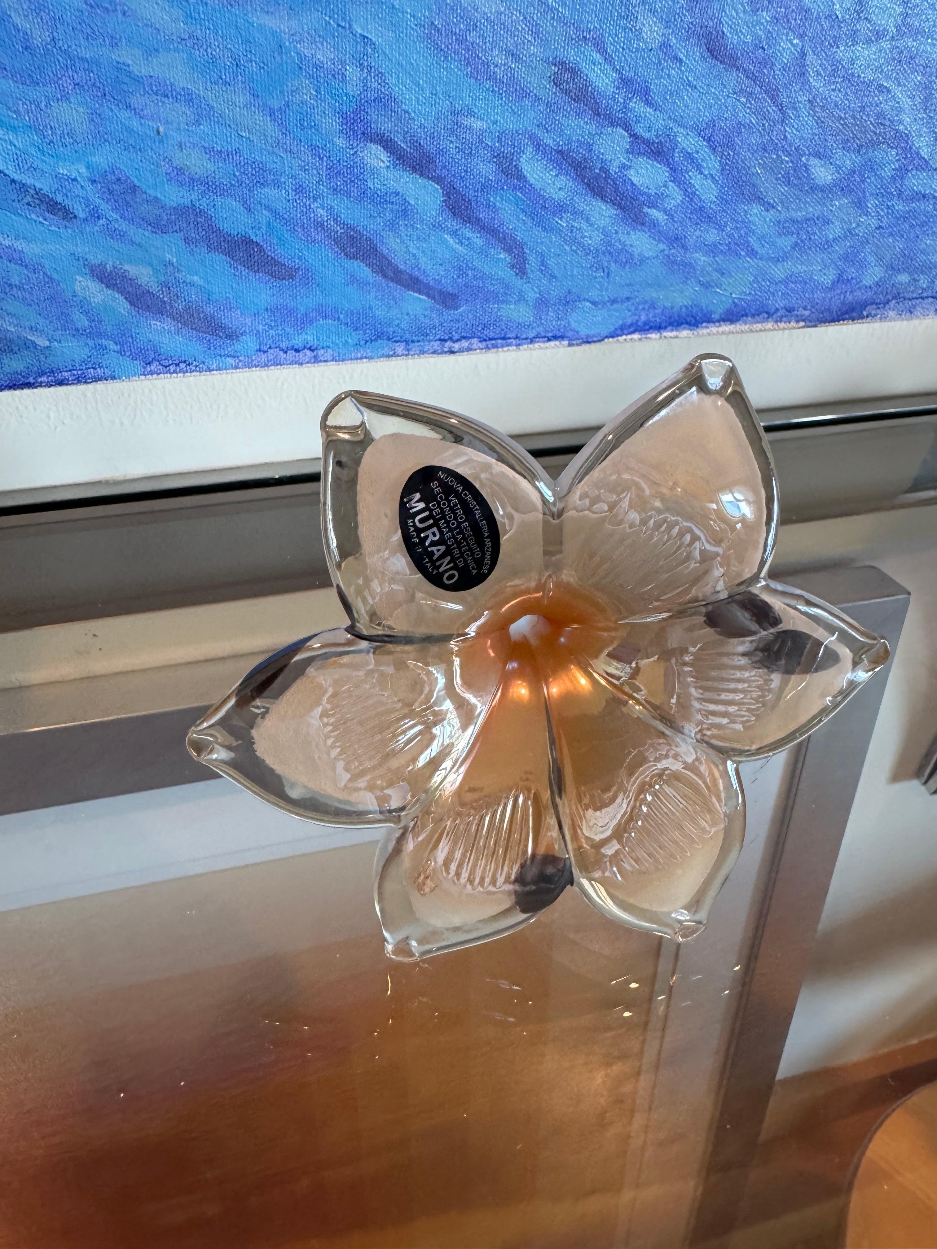 Murano Orange with Black incluisions Handblown Flower In Good Condition For Sale In Pasadena, TX
