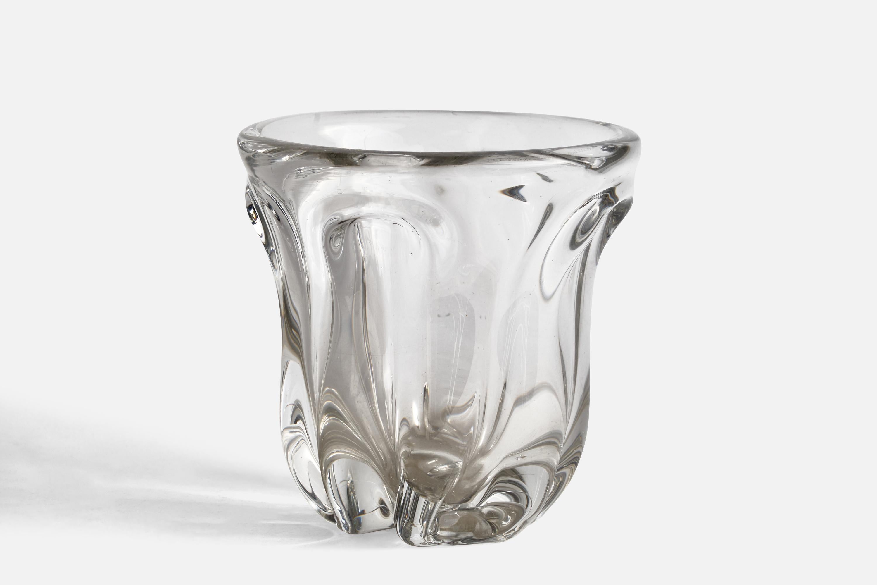 Vase en verre murano soufflé, conçu et produit en Italie, C.C. 1940.