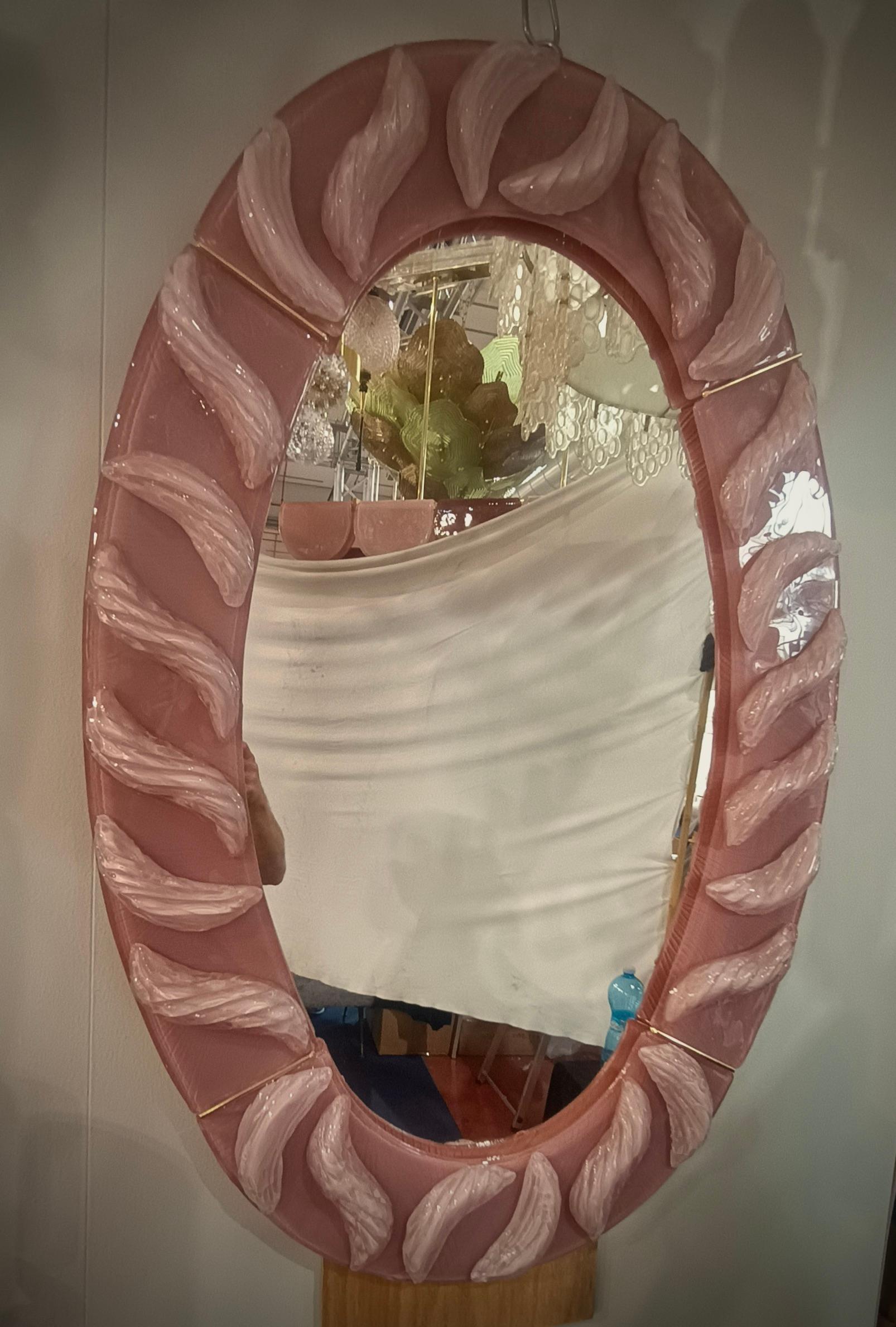 Console / miroir mural ovale en verre d'art rose de Murano et laiton du milieu du siècle dernier, 2020 en vente 1
