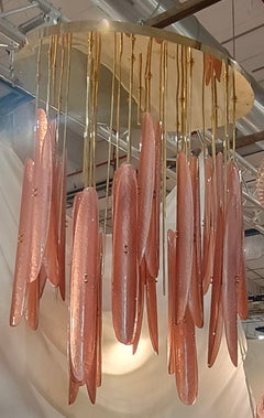 Lustres et pendentifs ovales du milieu du siècle en verre d'art rose et laiton de Murano, 2020