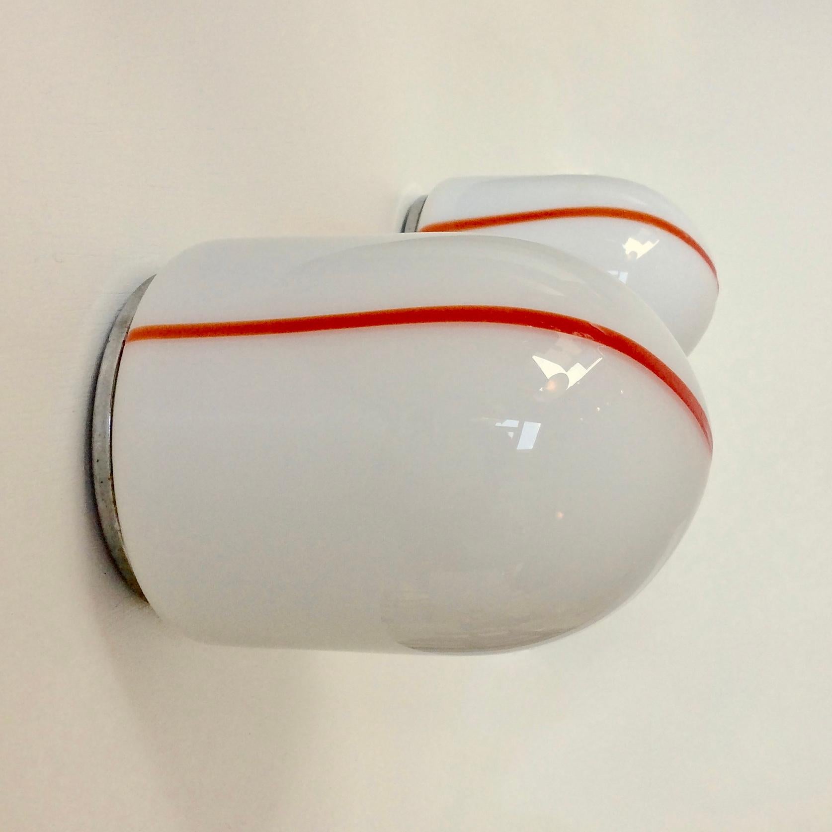 Nice Murano pair of sconces, Din Linea model, Renato Toso for Leucos, circa 1972, Italy.
White Murano glass with red line, round metal base.
One E27 bulb of 40W.
Dimensions: 14 cm deep, 11 cm diameter.
All purchases are covered by our Buyer