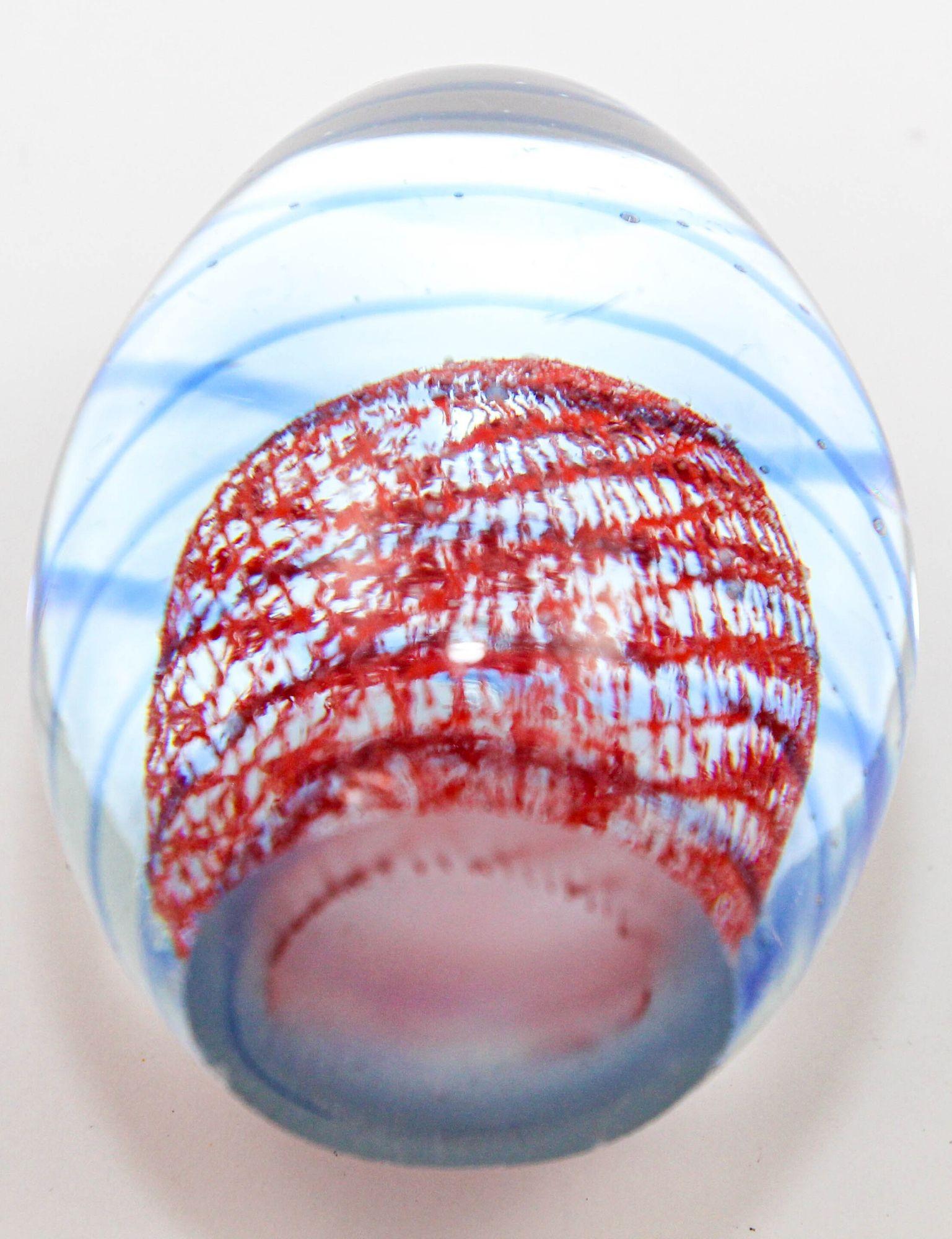 Murano Paperweight Blue Red Ribbons Italian Art Glass Egg Shape Circa 1960s For Sale 5