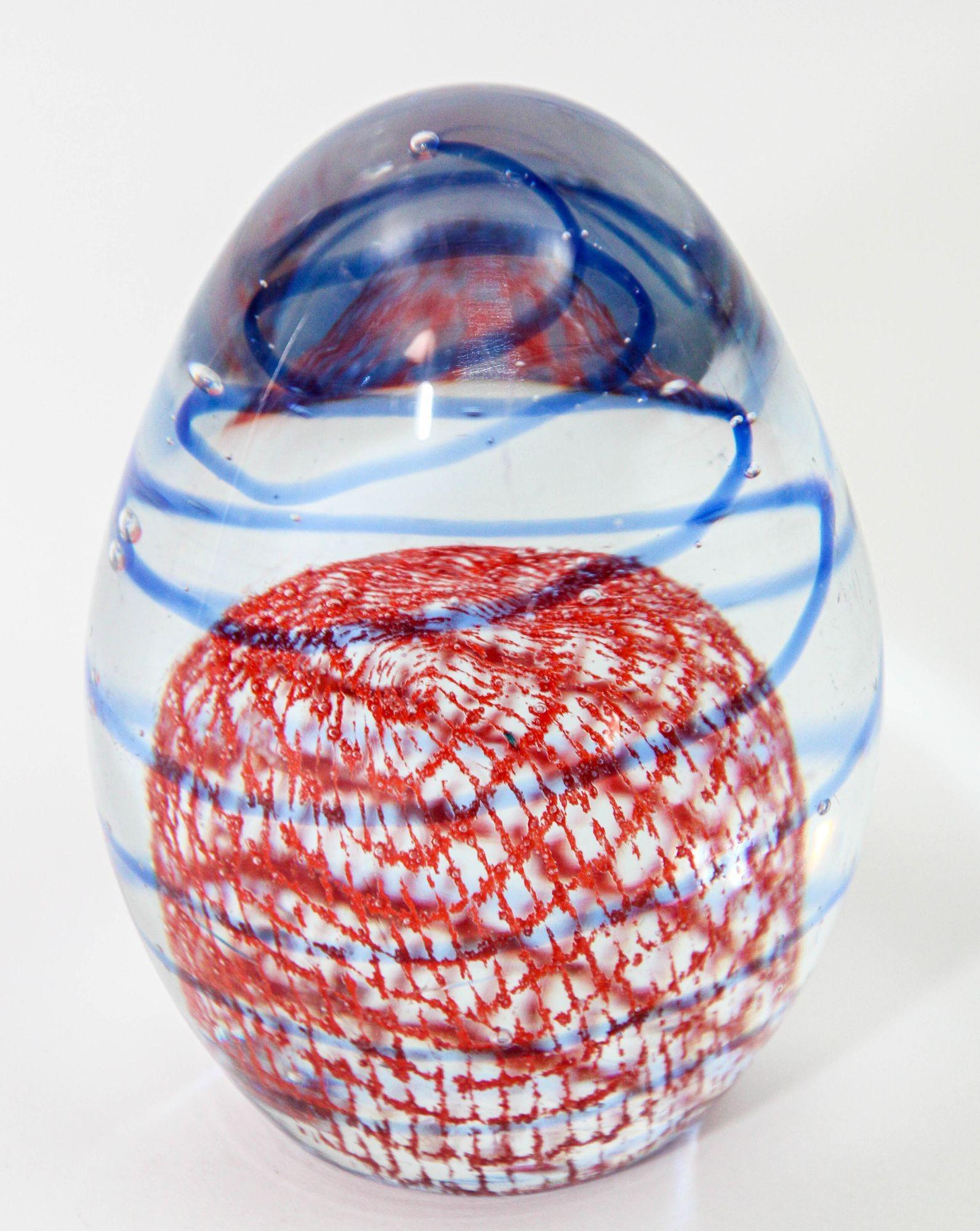 Hand-Crafted Murano Paperweight Blue Red Ribbons Italian Art Glass Egg Shape Circa 1960s For Sale