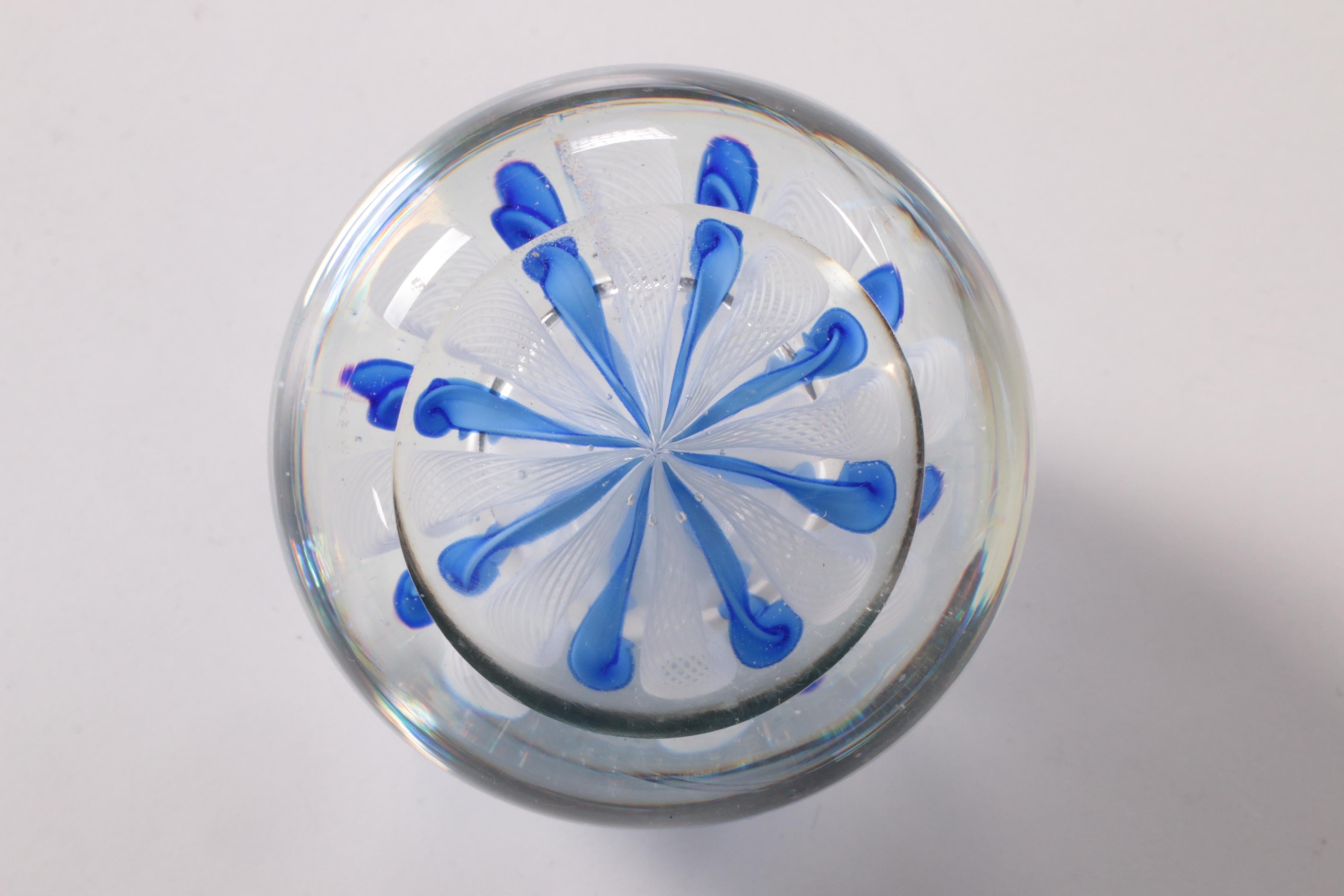 Murano Paperweight with Blue and White Spirals, 1960 In Good Condition In Oostrum-Venray, NL