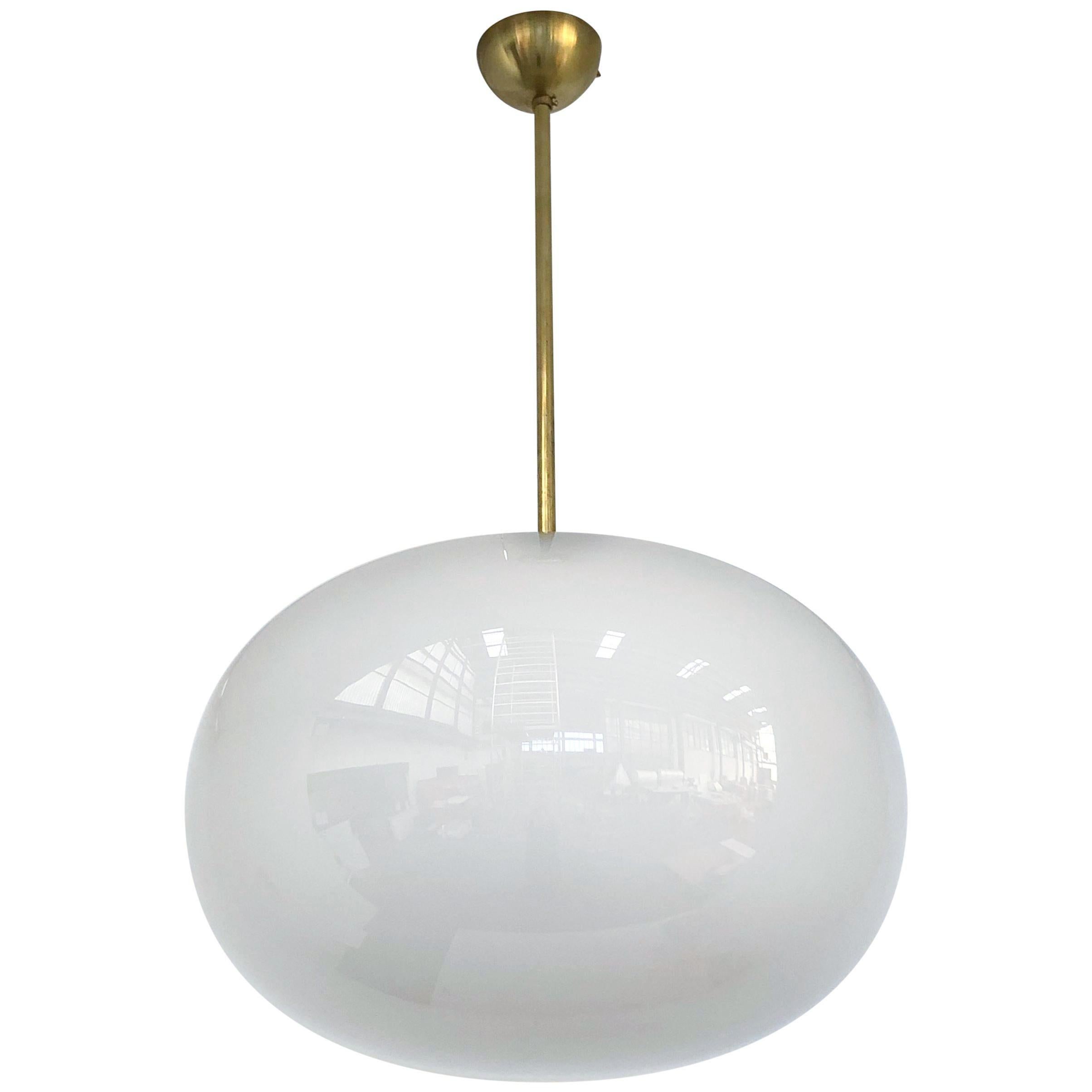 Italian pendant with a large gray Murano pebble glass shade mounted on brass frame / designed by Fabio Bergomi for Fabio Ltd / Made in Italy
Measures: Diameter 23.5 inches, height 35.5 inches including rod and canopy
1 light / E26 or E27 type / max