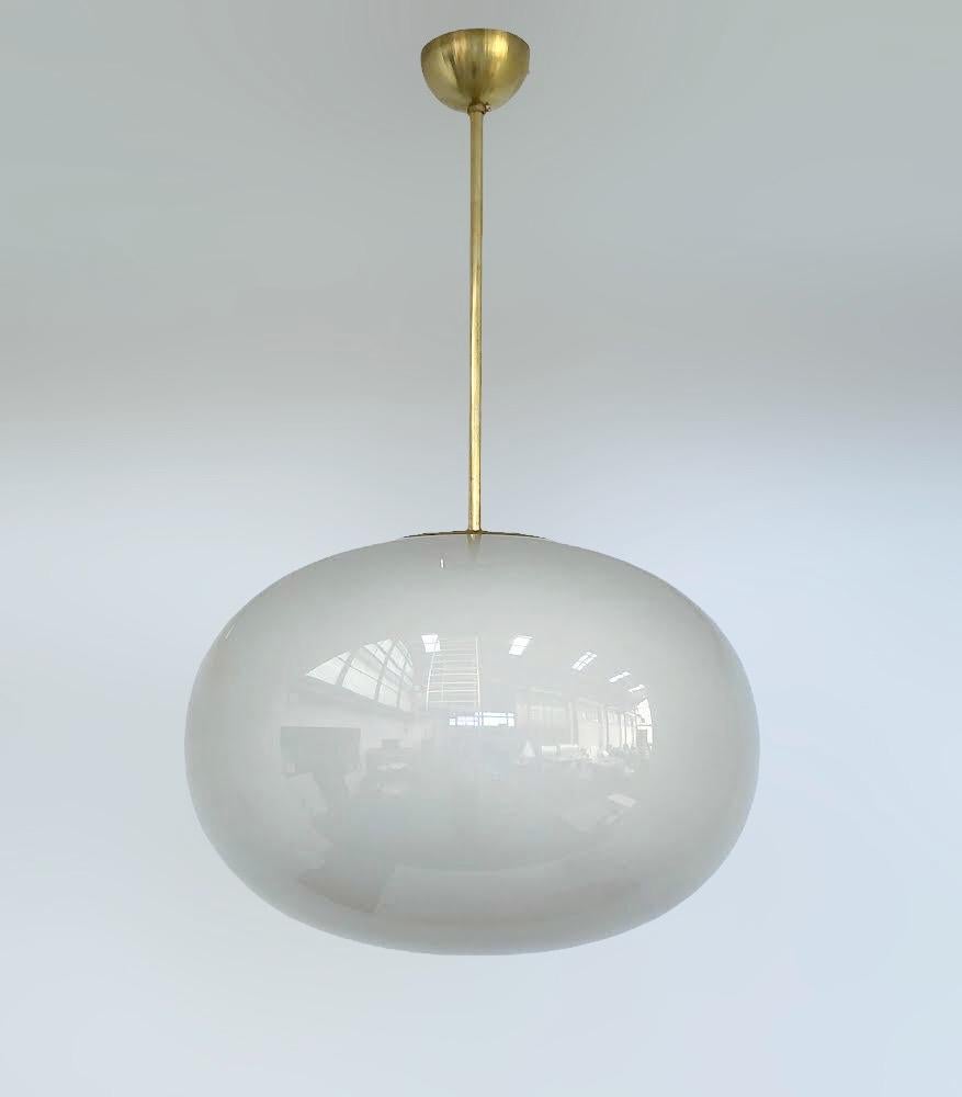 Italian pendant with a large gray Murano pebble glass shade mounted on brass frame / designed by Fabio Bergomi for Fabio Ltd / Made in Italy
Measures: Diameter 23.5 inches, height 35.5 inches including rod and canopy
1 light / E26 or E27 type / max