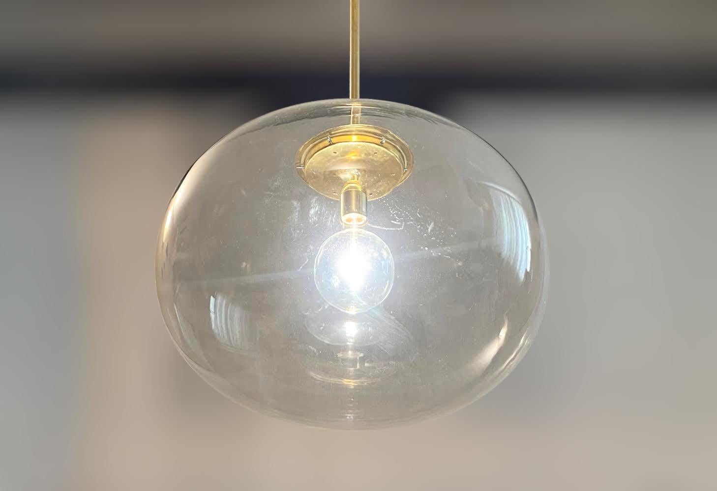 XXI secolo e contemporaneo Ciondolo a forma di ciottolo di Murano di Fabio Ltd in vendita