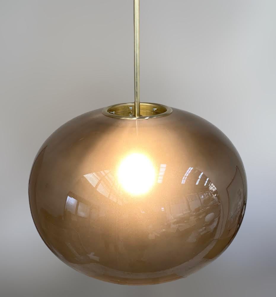 Ottone Ciondolo a forma di ciottolo di Murano di Fabio Ltd in vendita