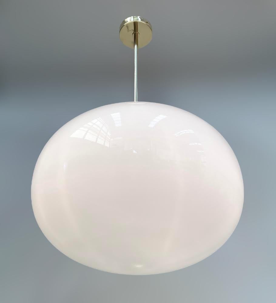 Laiton Lampe à suspension bulle de Murano par Fabio Ltd en vente