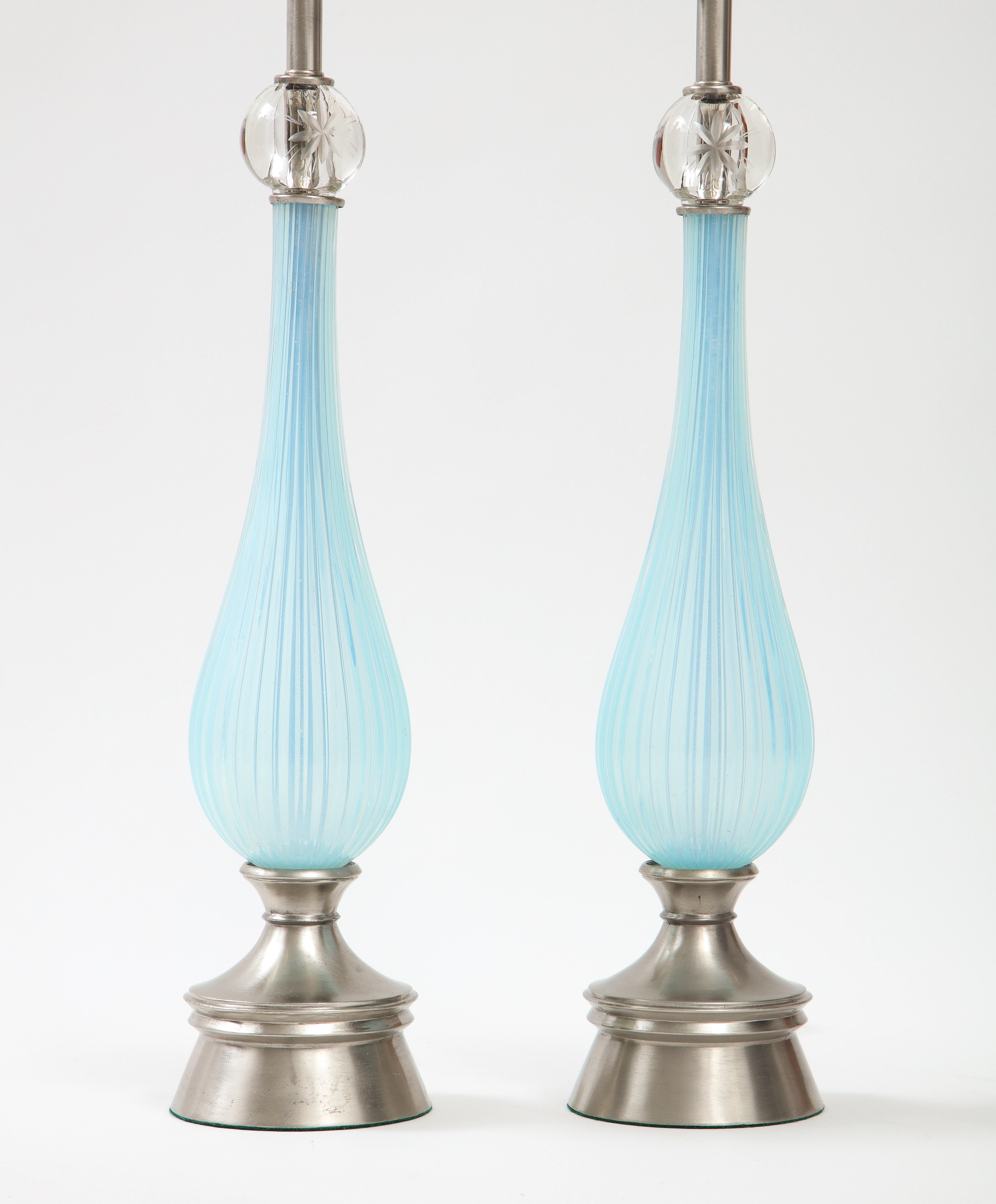italien Lampes à cannelures en verre de Murano pervenche en vente