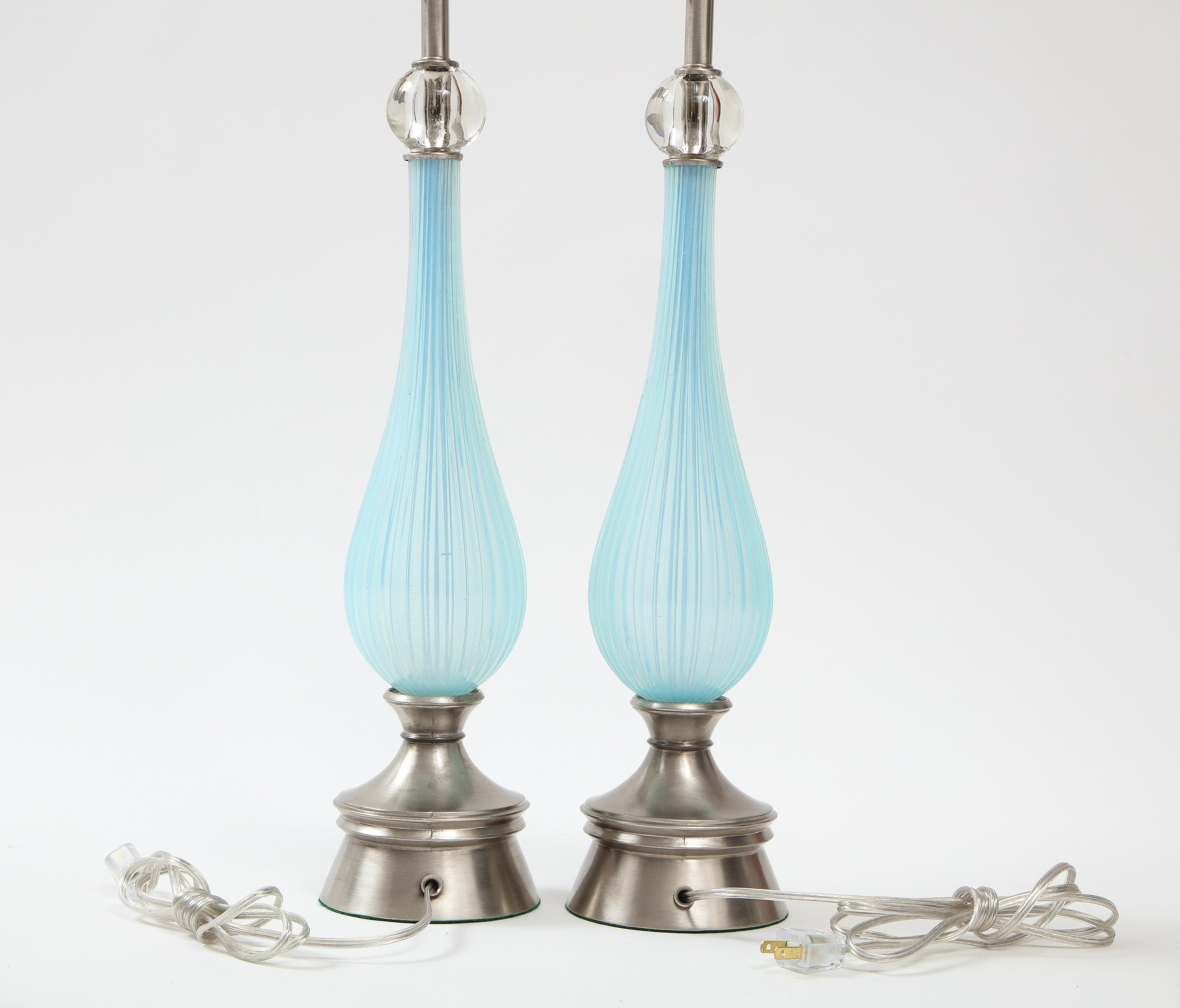 Lampen aus geriffeltem Muranoglas mit Periwinkle-Muster im Angebot 1