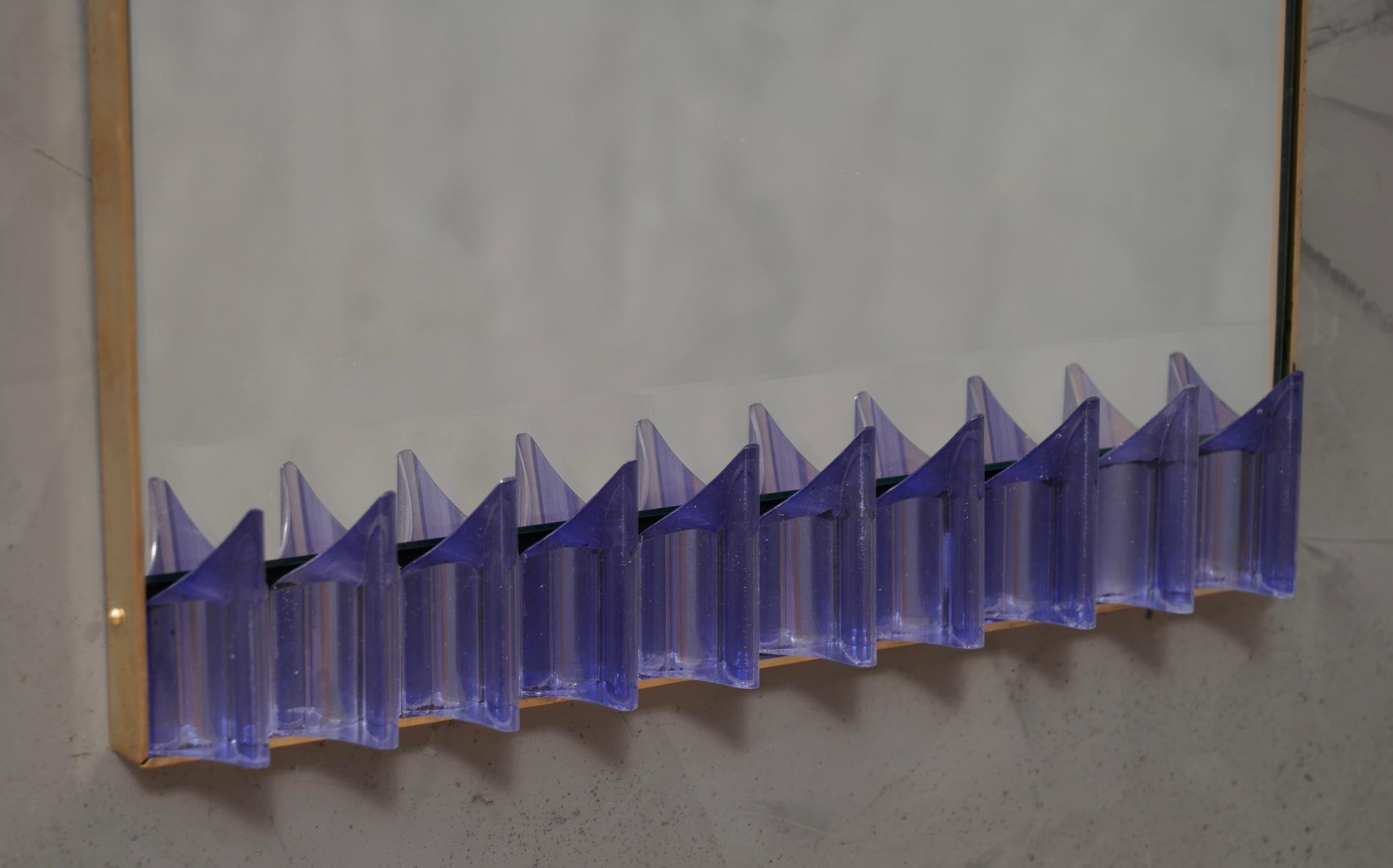 Fine XX secolo Specchio da parete di Murano in vetro e ottone color pervinca, 1990 in vendita