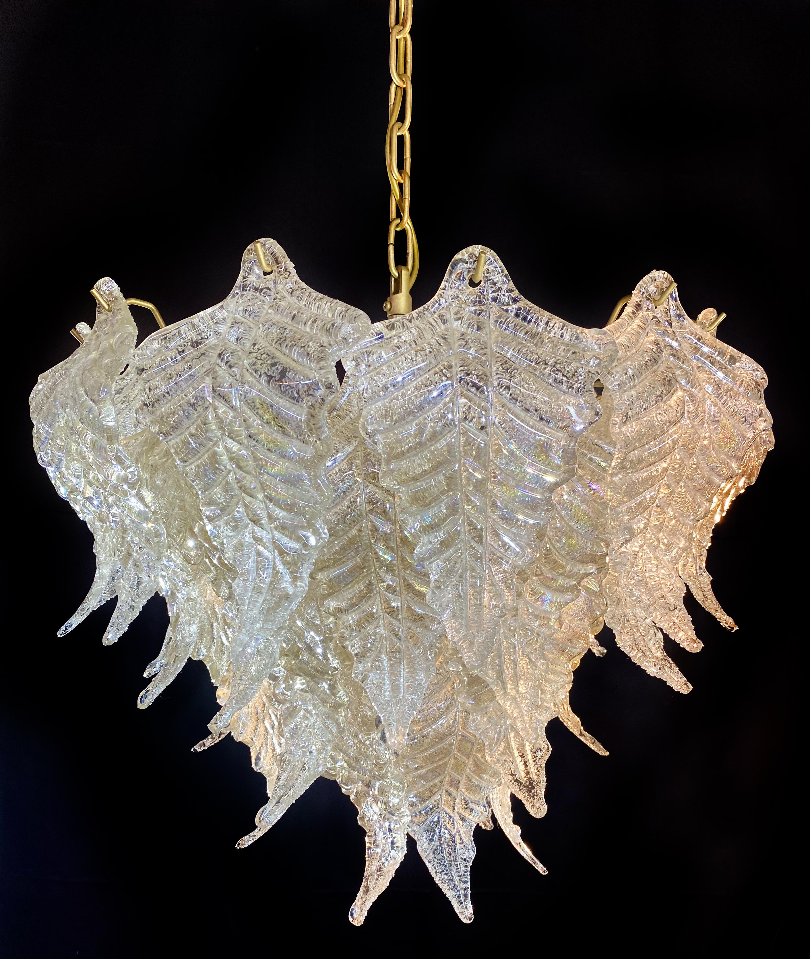 Murano Leaves chandelier, 1970. Seven lights.
Measures: height (104 cm).
diameter (53 cm).