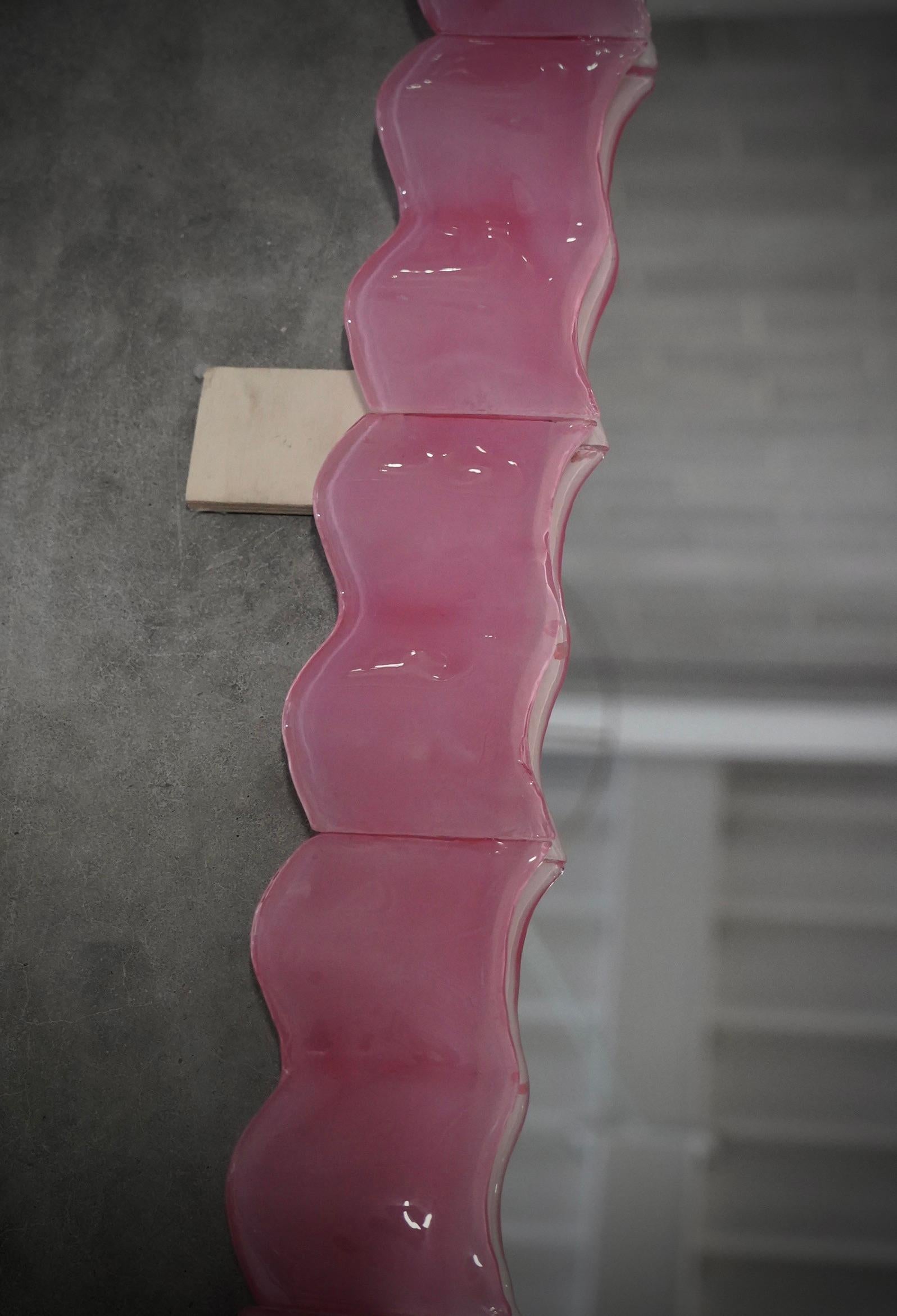 Murano Pink Art Glass and Brass Italian Console / Wall Mirror, 2000 In Good Condition For Sale In Rome, IT