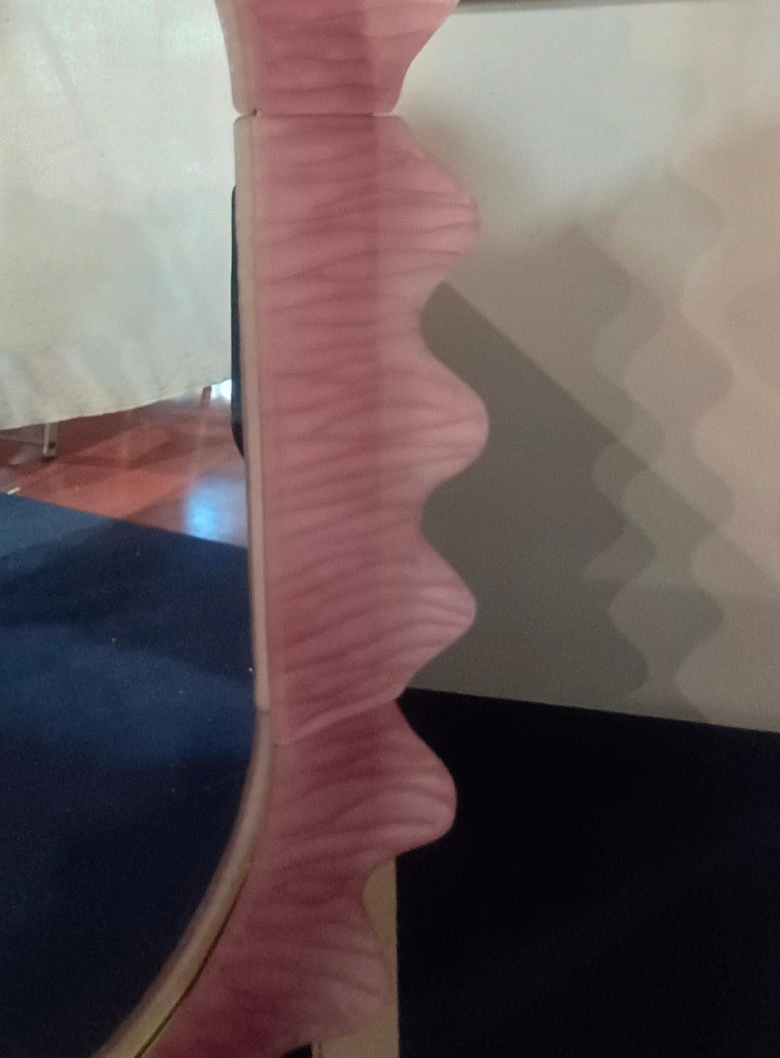 Verre de Murano Console / miroir mural italien en verre d'art rose de Murano et laiton, 2020 en vente