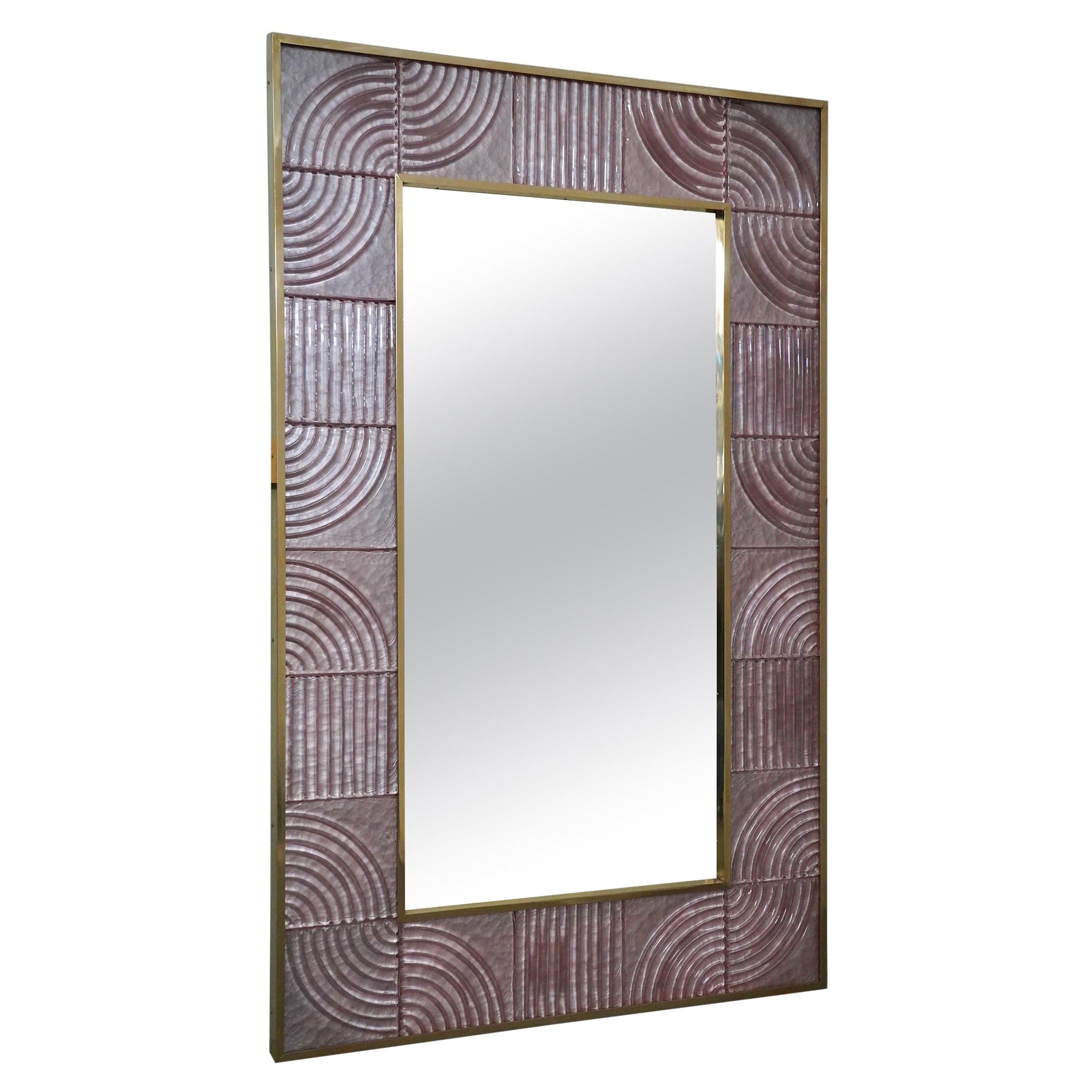 Miroir mural console italien du milieu du siècle, en verre d'art rose de Murano et laiton, 2020 en vente